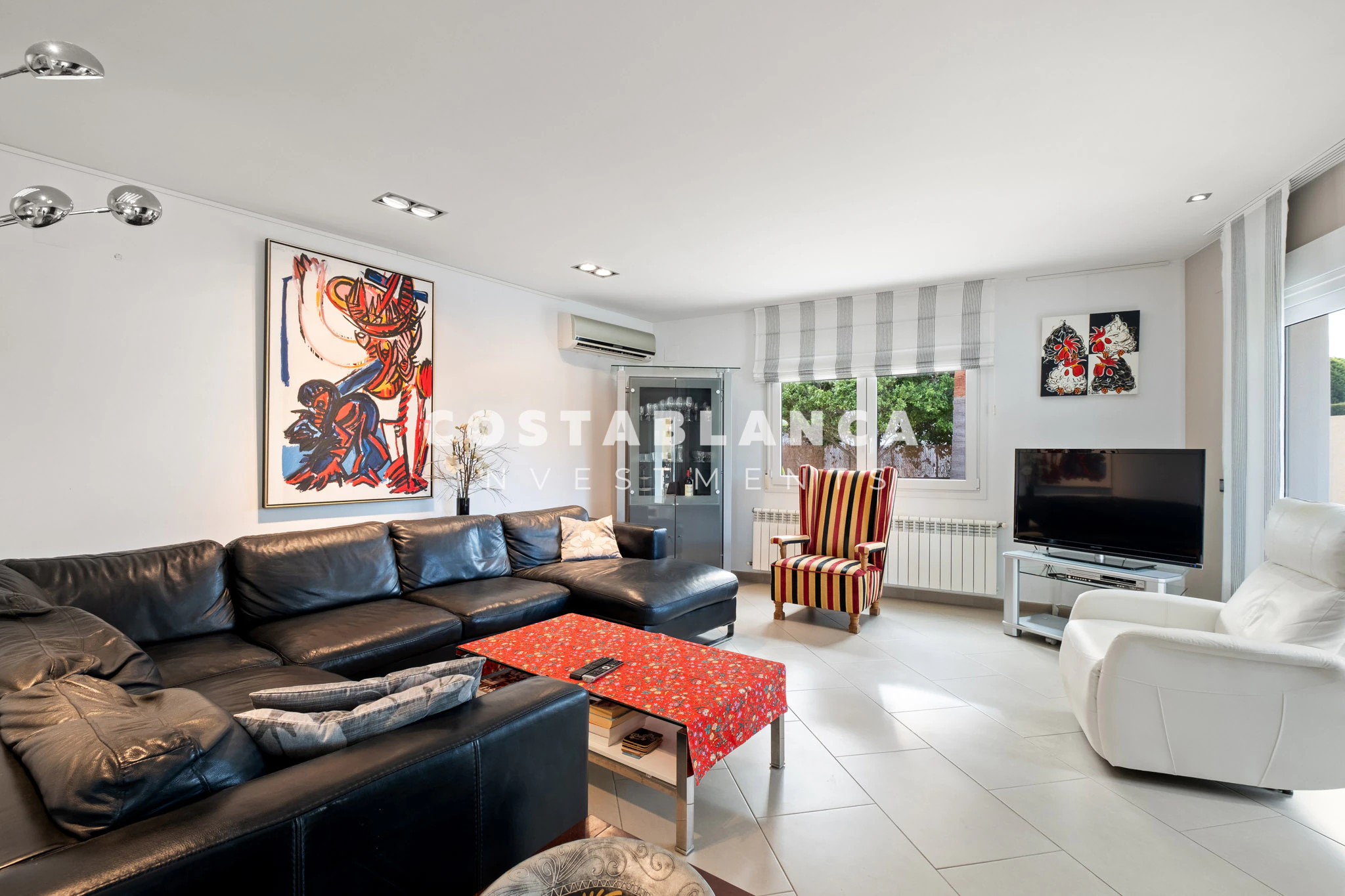 Moderne Villa in der Nähe von Stränden und Annehmlichkeiten zu verkaufen in Calpe