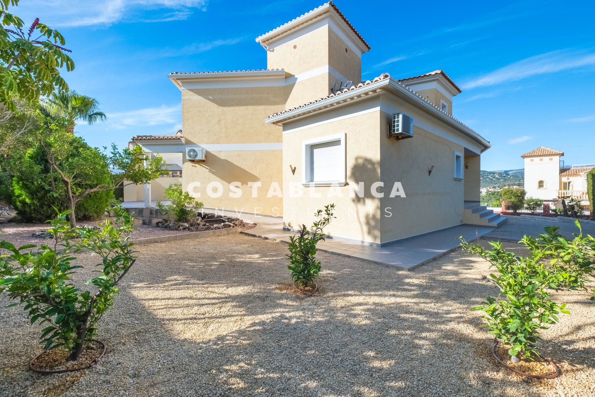 Moderne Villa in der Nähe von Stränden und Annehmlichkeiten zu verkaufen in Calpe