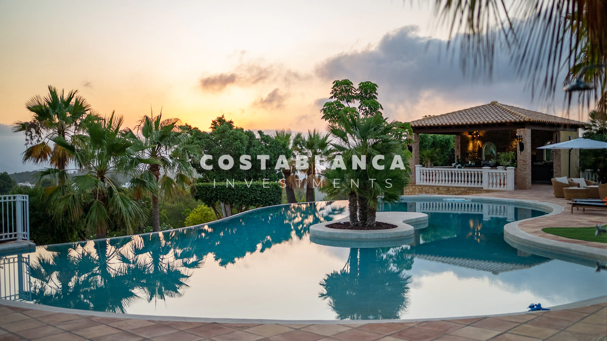 Chalet de lujo con parcela de 32000m2 en venta en la Nucía