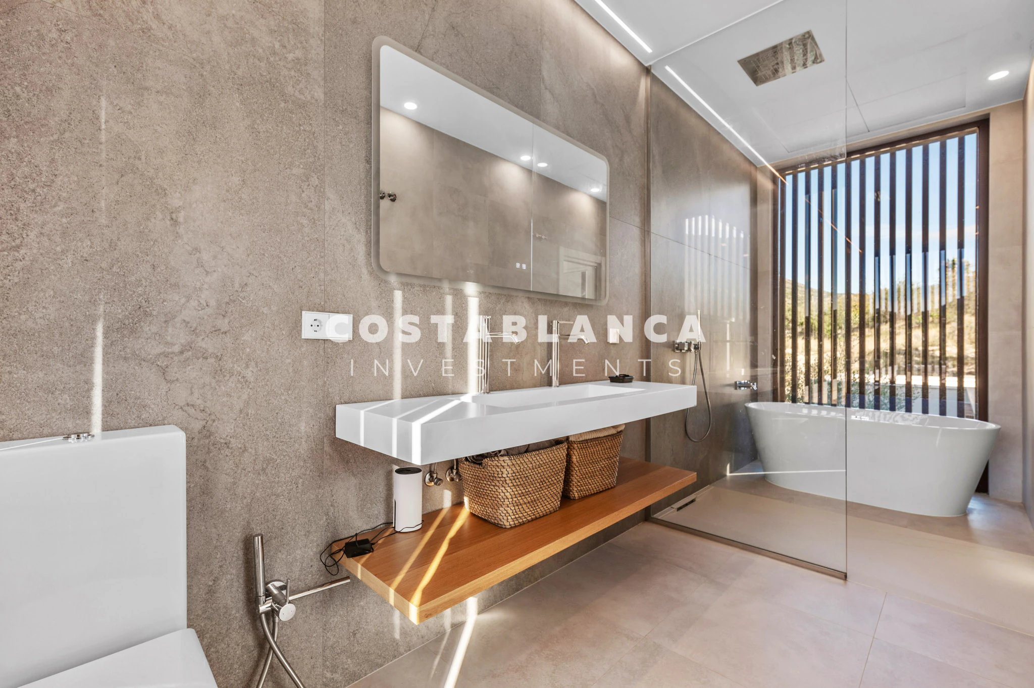 Luxury Modern Finca with Privacy and Nature