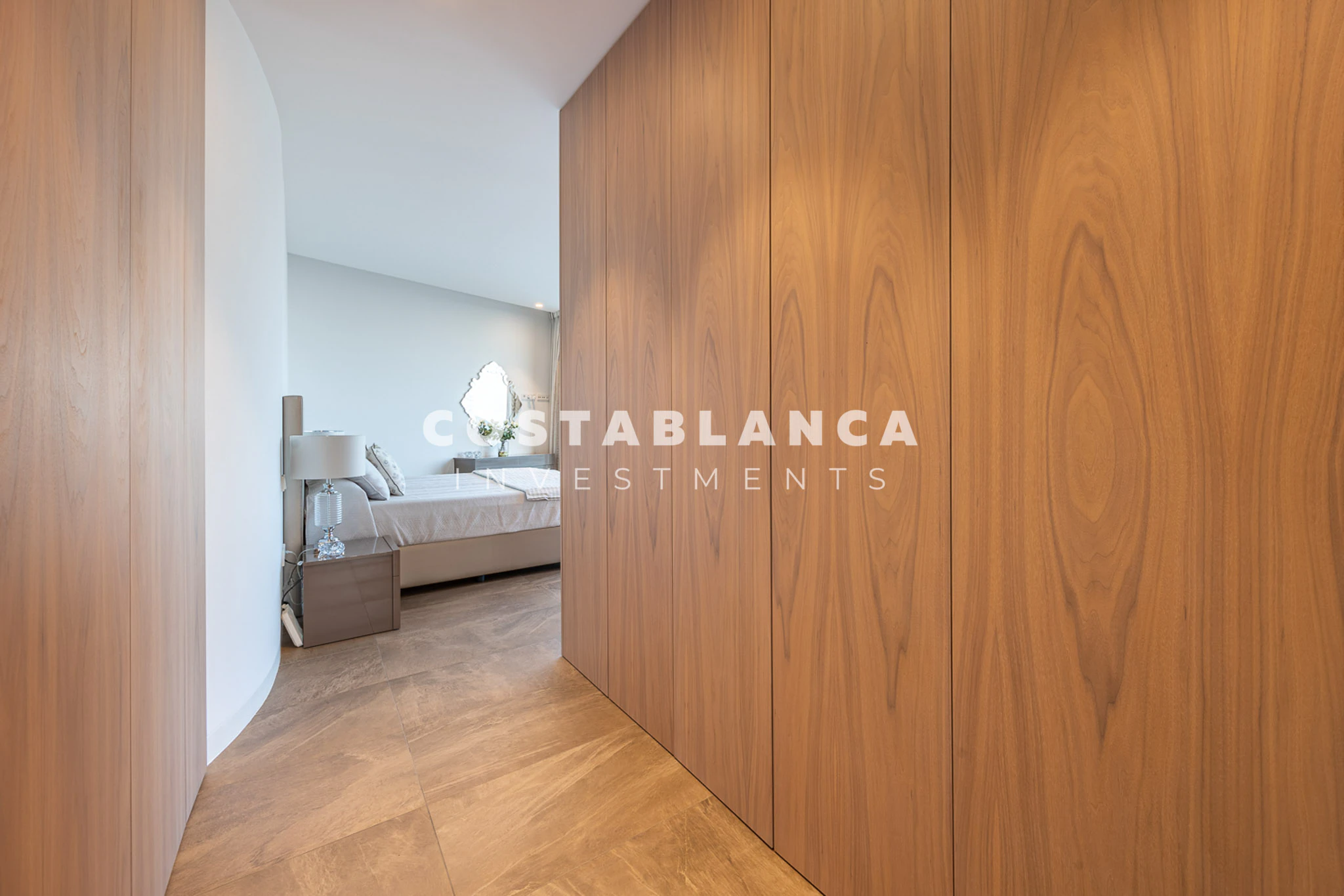 Moderne designvilla met zeezicht te koop in Finestrat