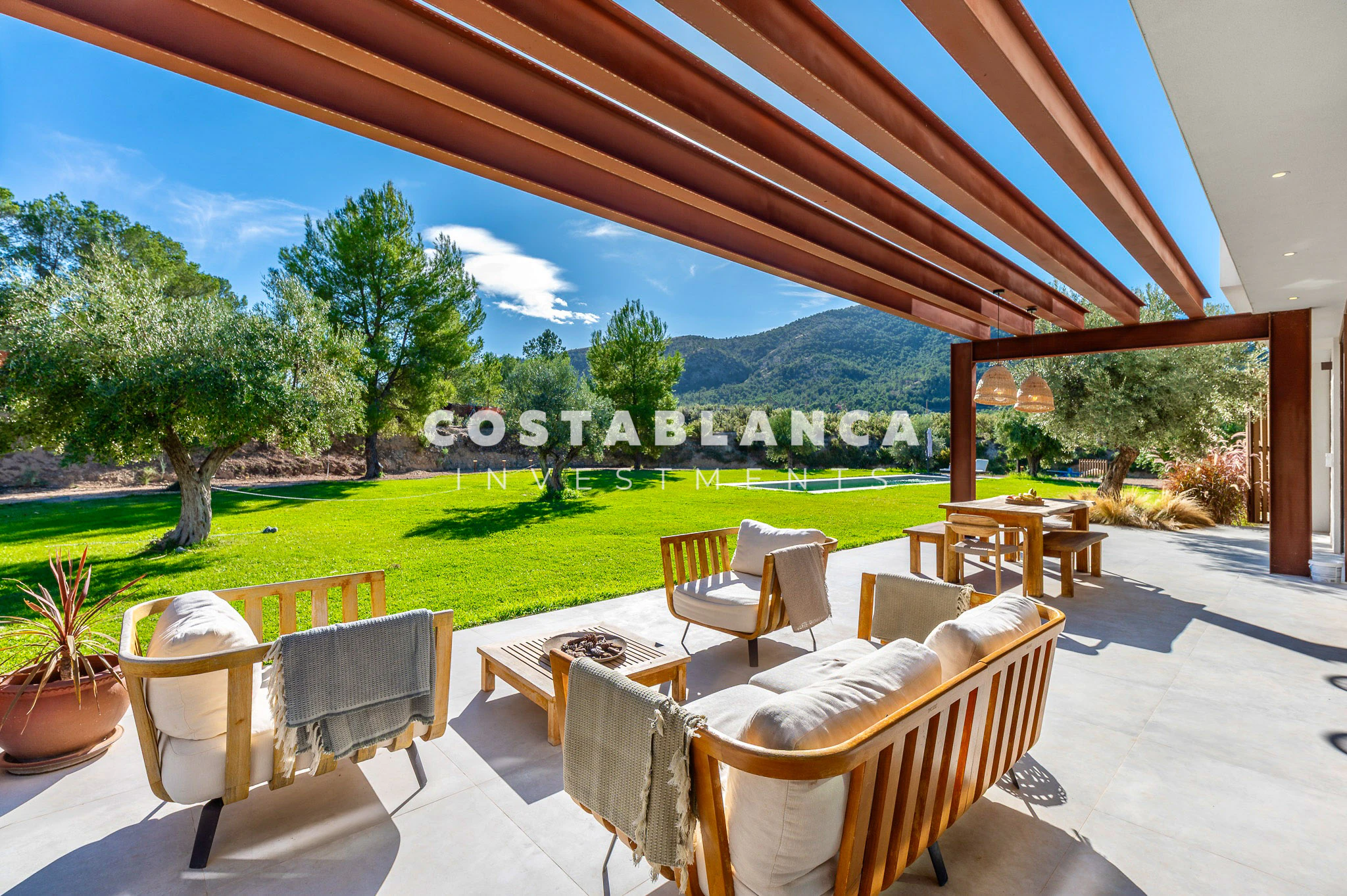 Luxury Modern Finca with Privacy and Nature
