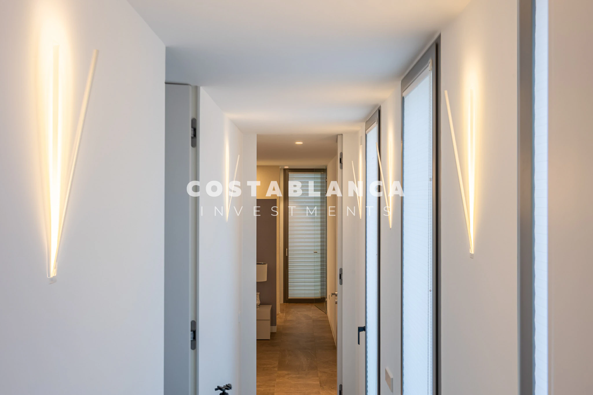 Moderne designvilla met zeezicht te koop in Finestrat