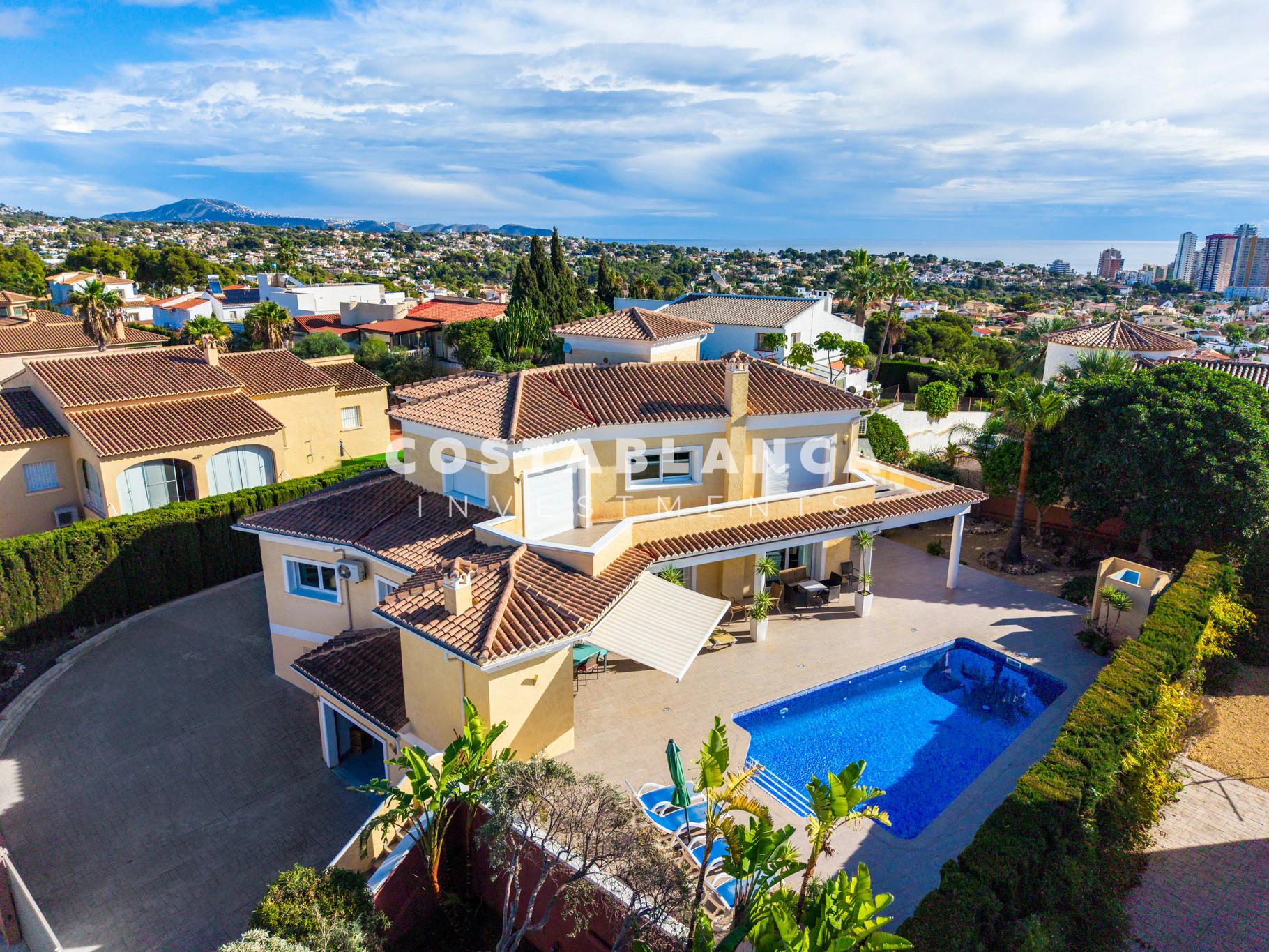Modern Villa Close to Beaches and Amenities for sale in Calpe