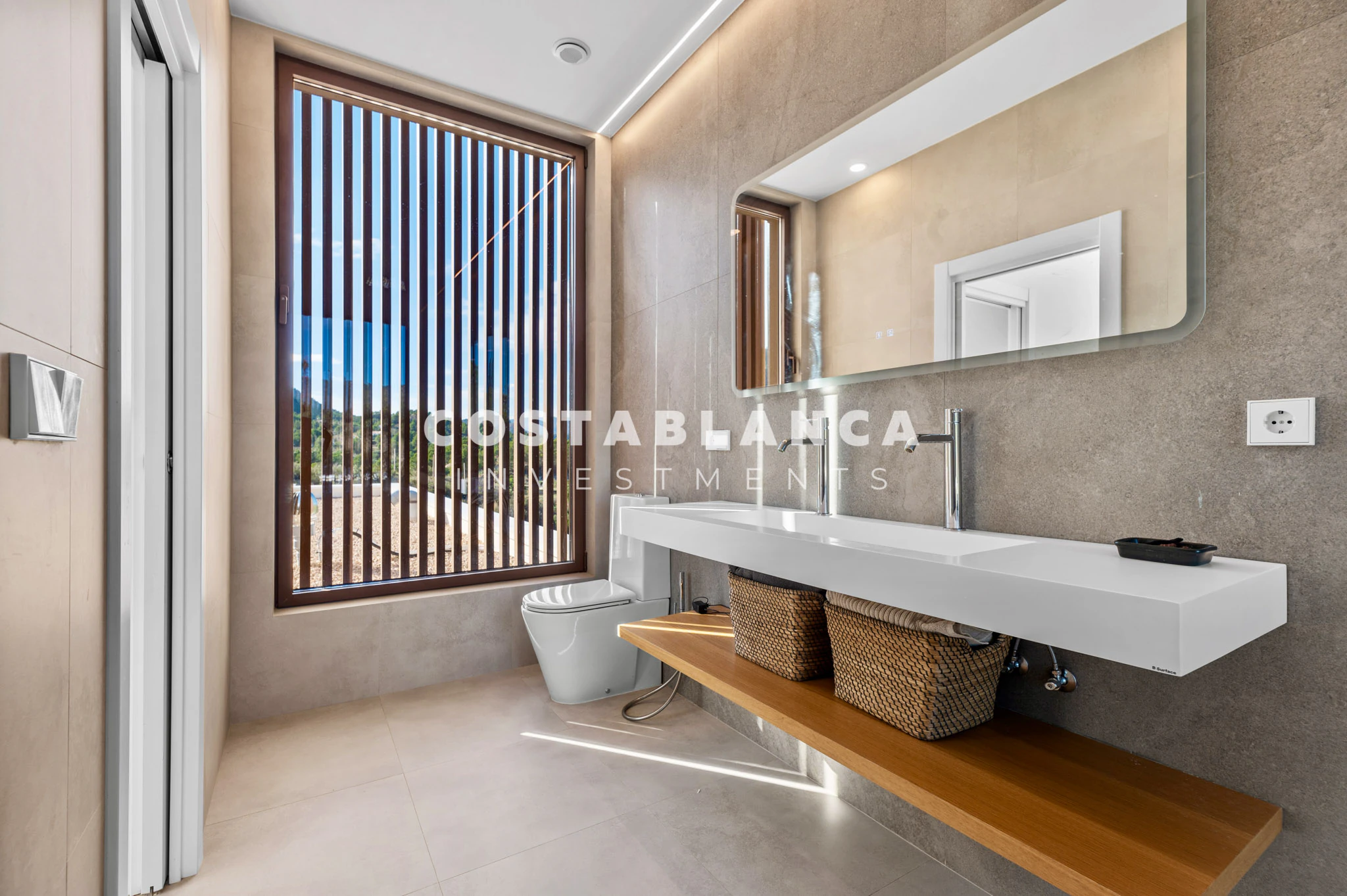 Luxury Modern Finca with Privacy and Nature