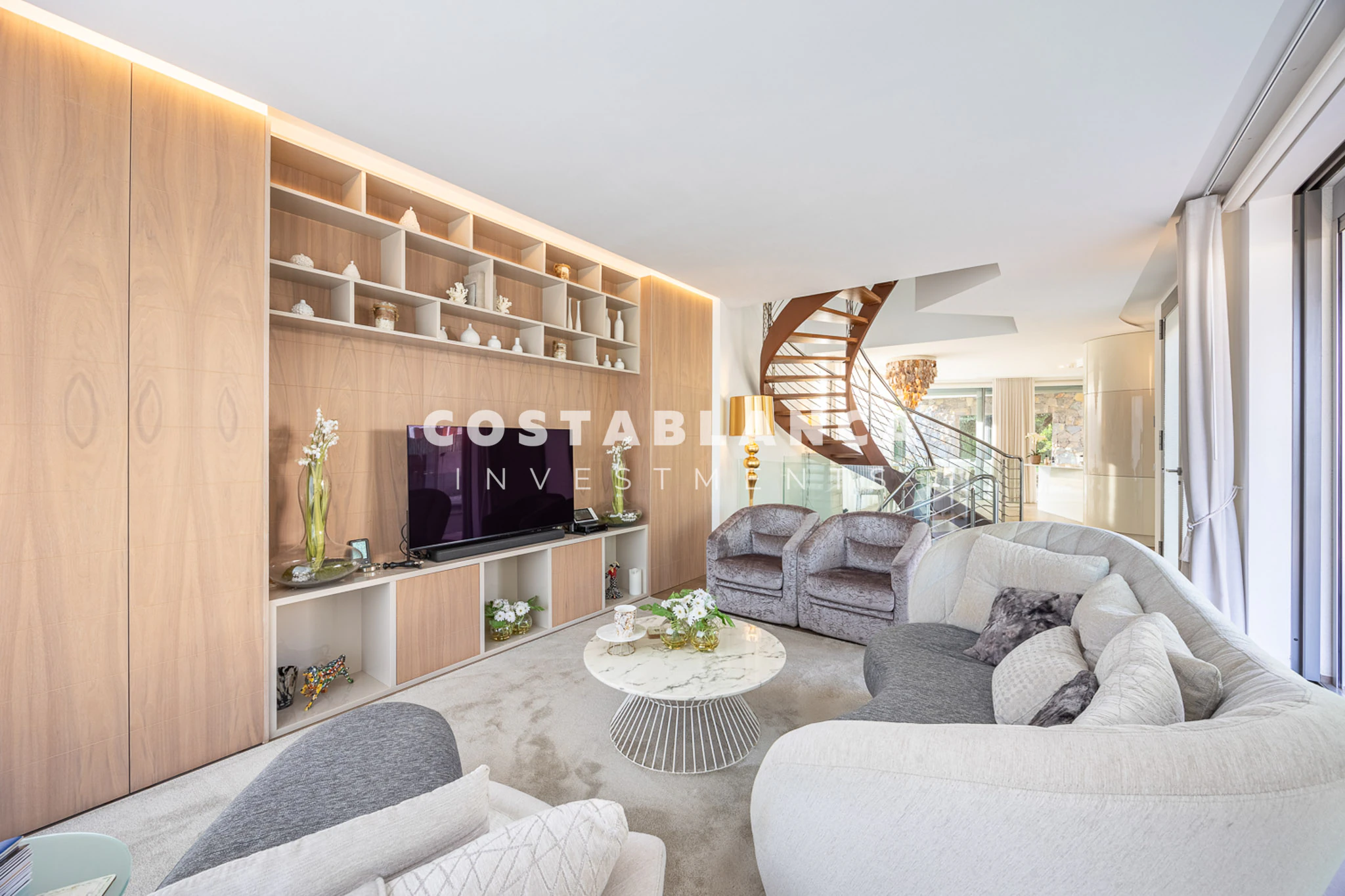 Moderne designvilla met zeezicht te koop in Finestrat