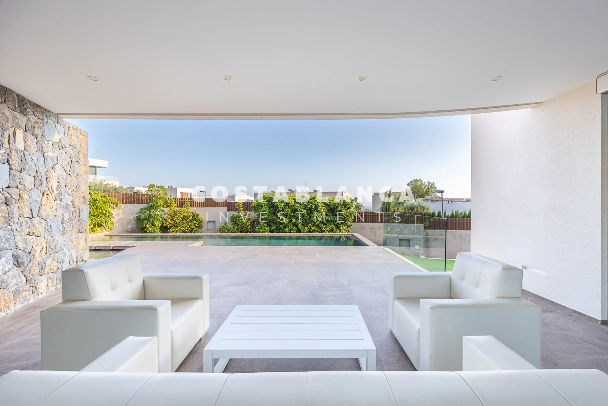 Moderne designvilla met zeezicht te koop in Finestrat