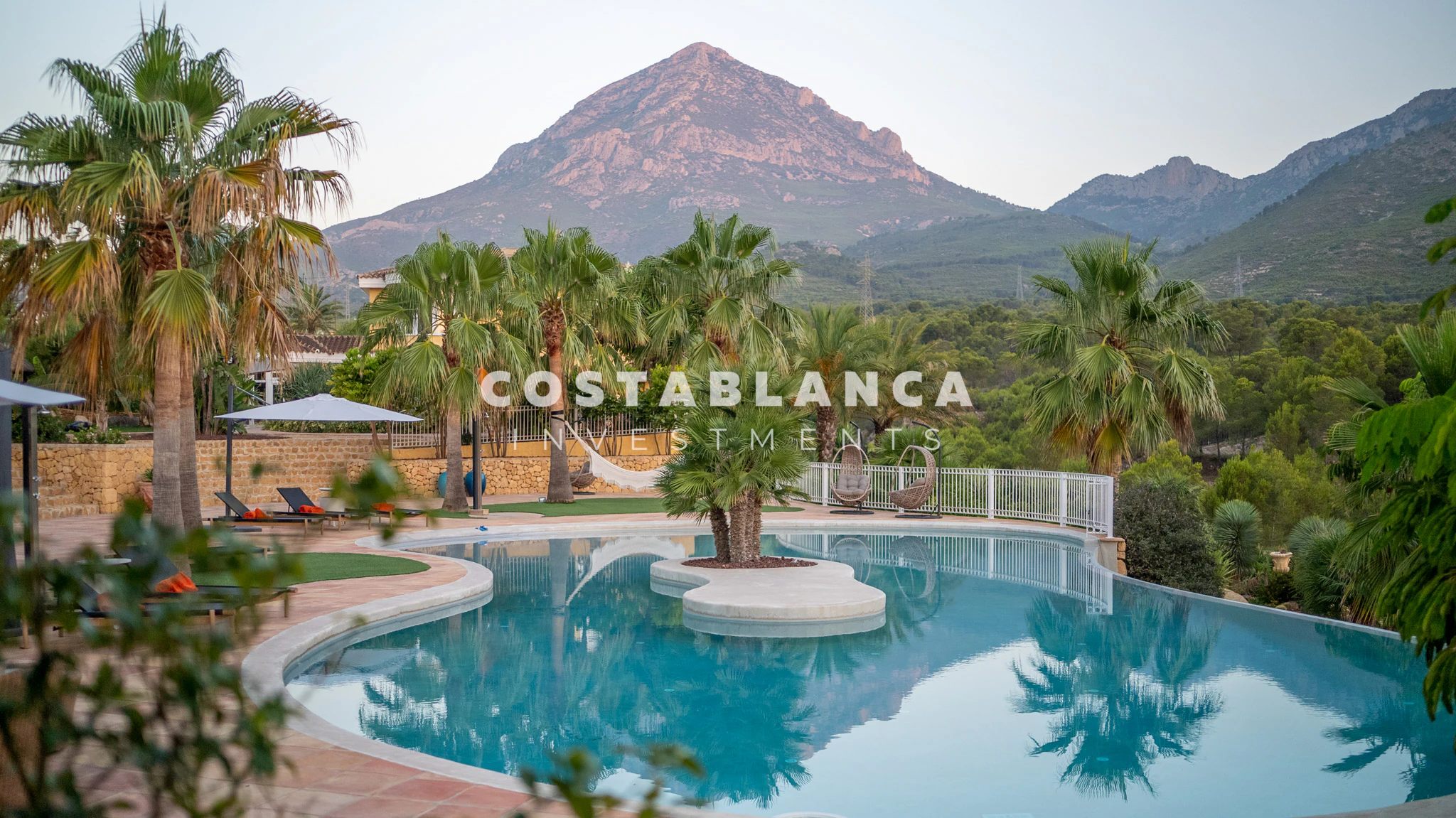 Chalet de lujo con parcela de 32000m2 en venta en la Nucía