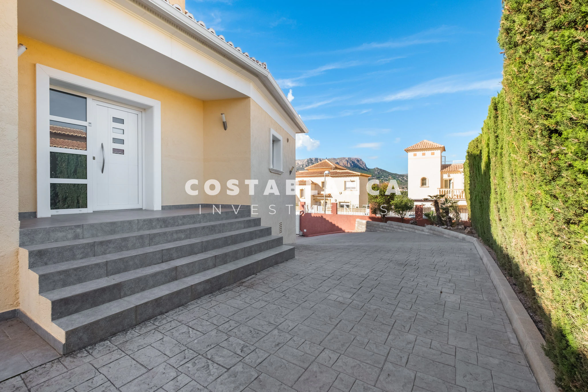 Moderne Villa in der Nähe von Stränden und Annehmlichkeiten zu verkaufen in Calpe