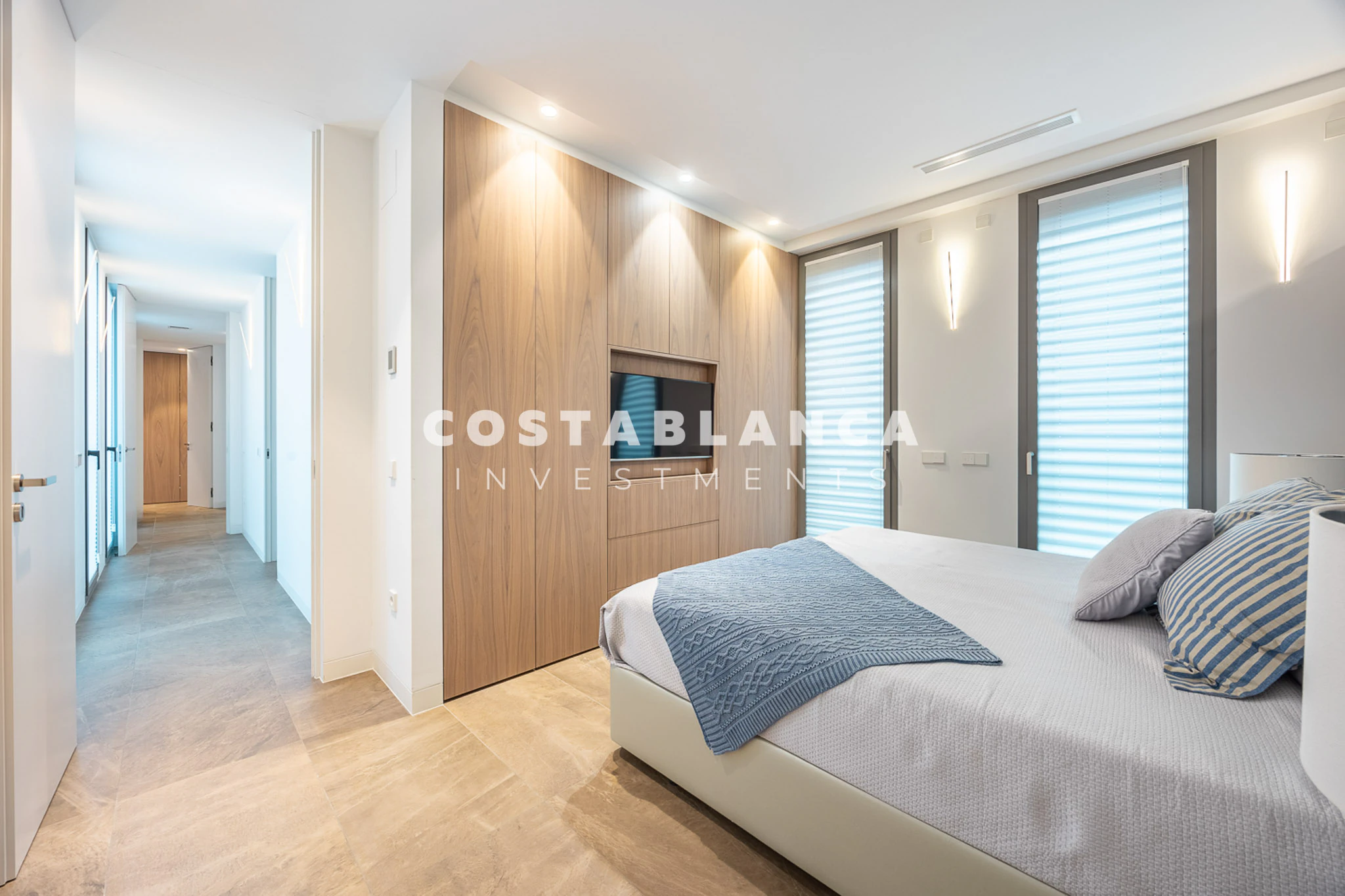 Moderne designvilla met zeezicht te koop in Finestrat