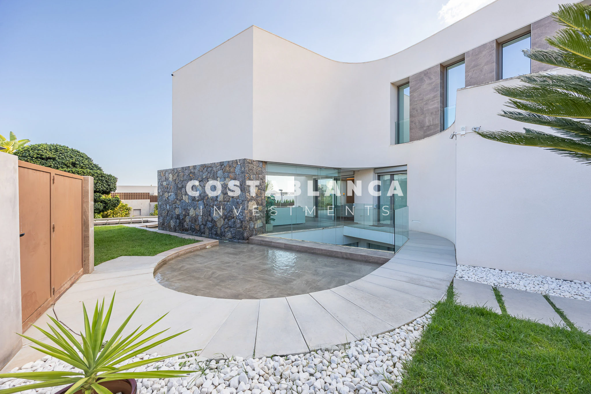 Moderne designvilla met zeezicht te koop in Finestrat