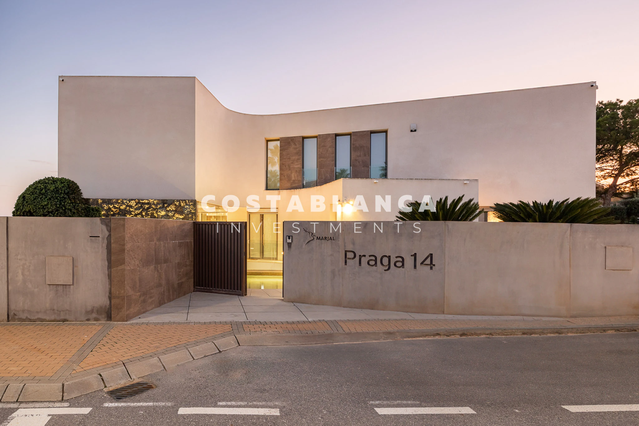 Moderne designvilla met zeezicht te koop in Finestrat