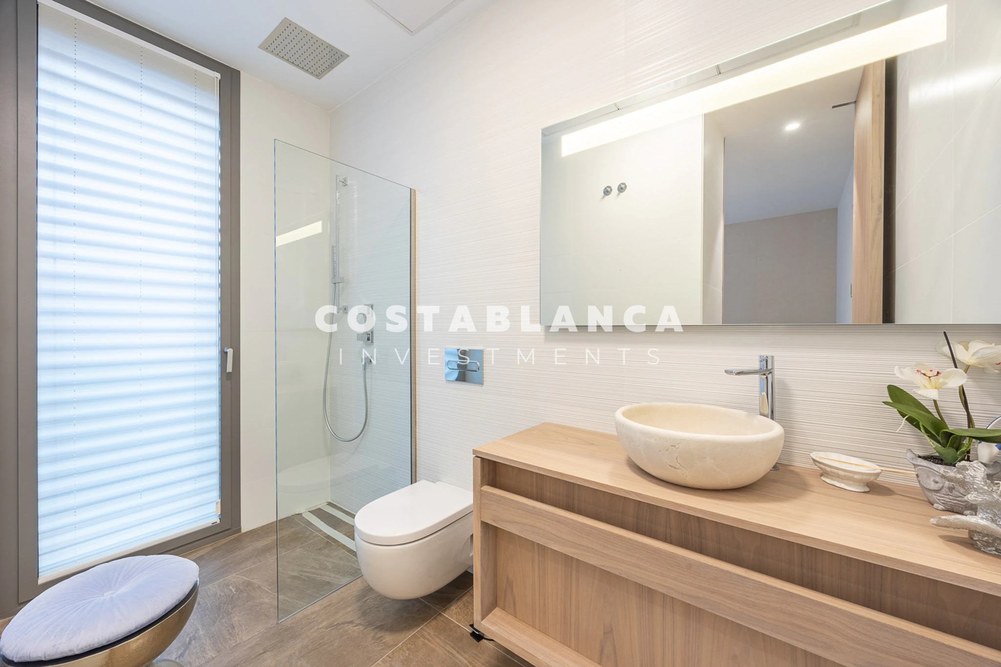 Moderne designvilla met zeezicht te koop in Finestrat
