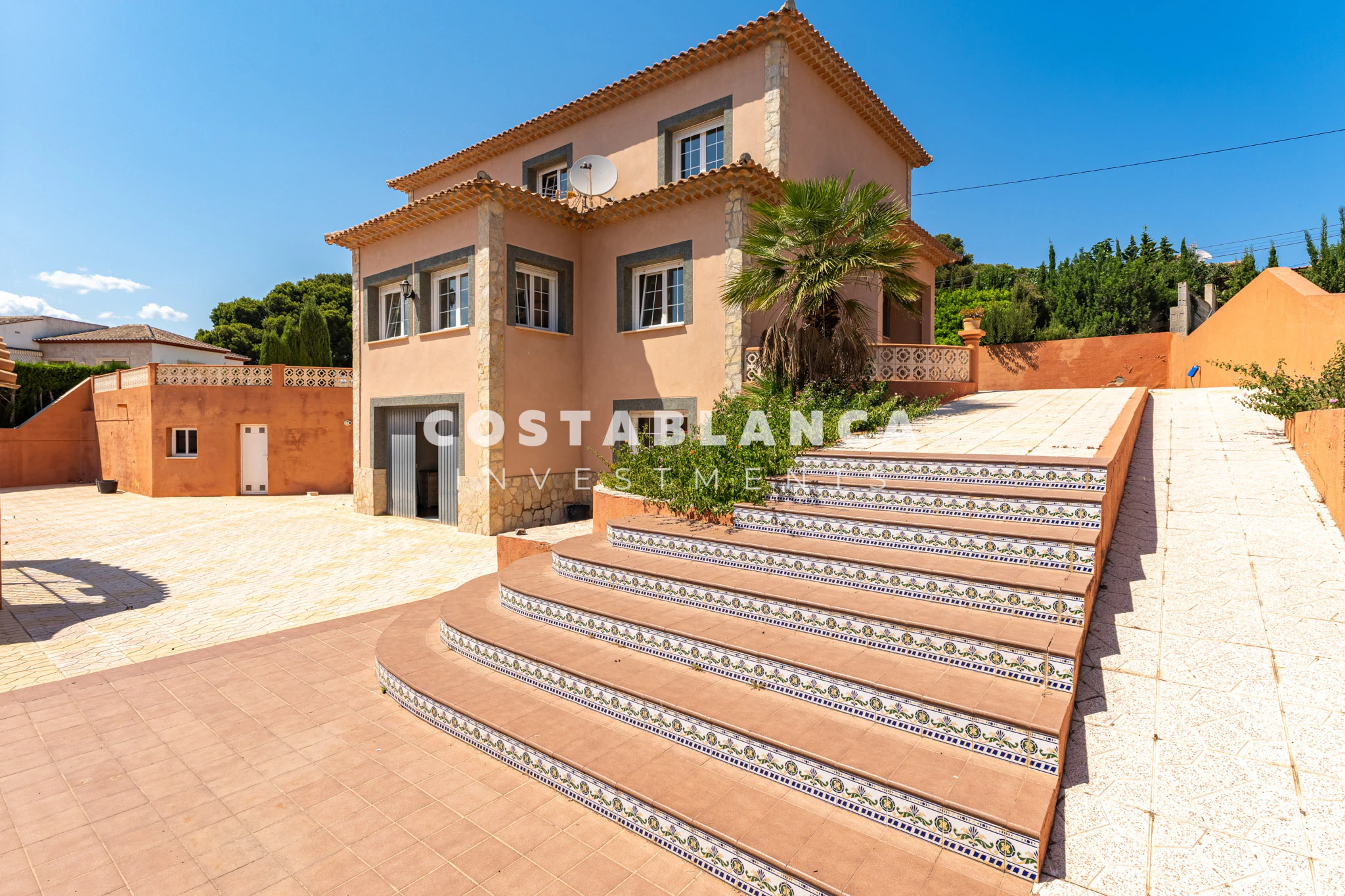 Beautiful Villa in Calpe with Large Garden, Pool, and Sea Views