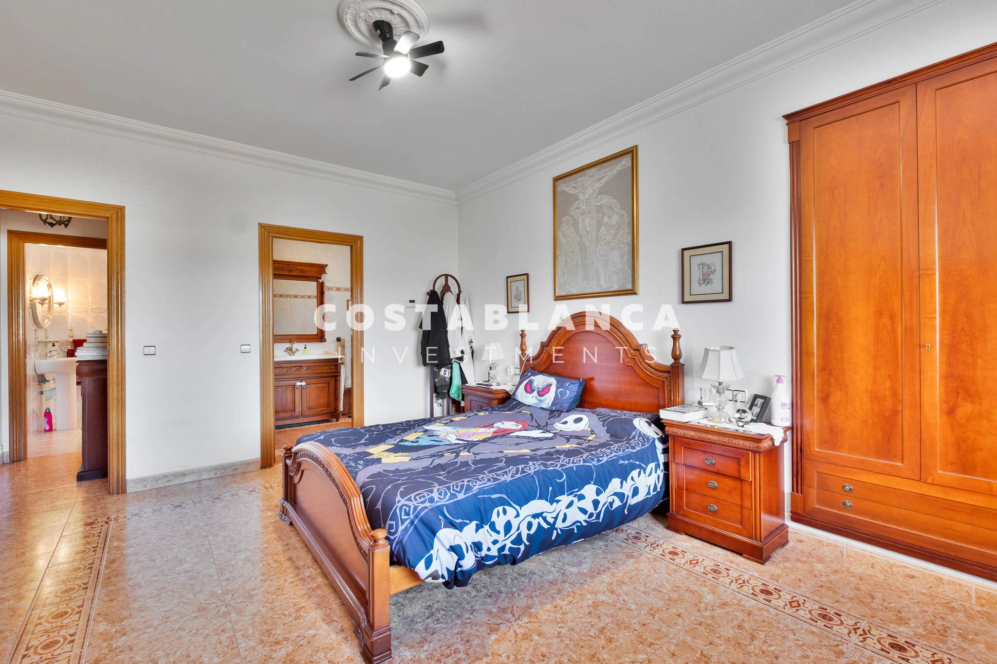 Amplia villa familiar con apartamento para huéspedes y vistas a la montaña en venta en Calpe.