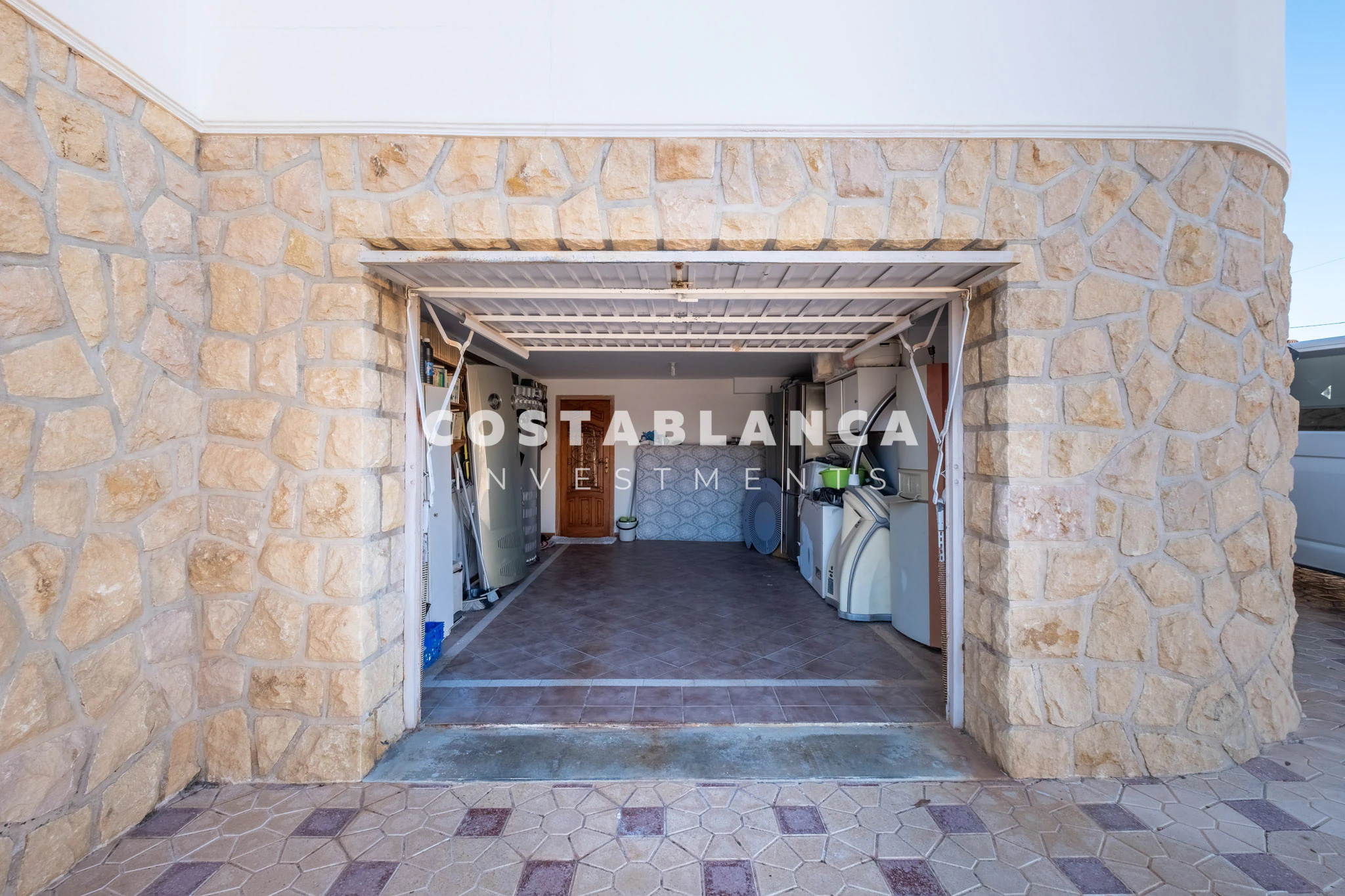 Amplia villa familiar con apartamento para huéspedes y vistas a la montaña en venta en Calpe.