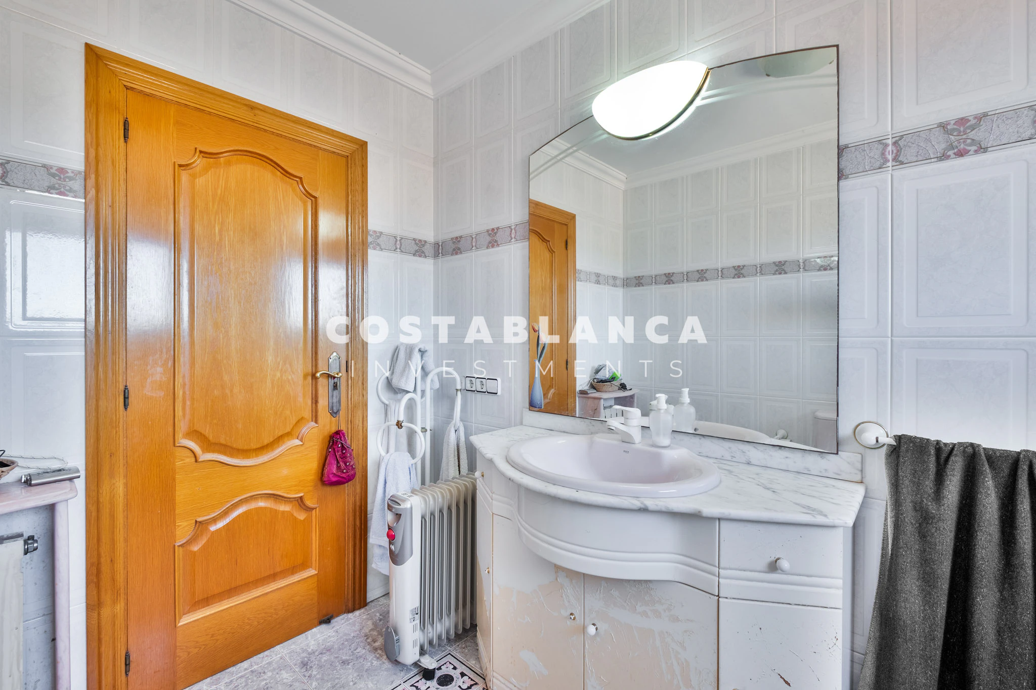 Amplia villa familiar con apartamento para huéspedes y vistas a la montaña en venta en Calpe.