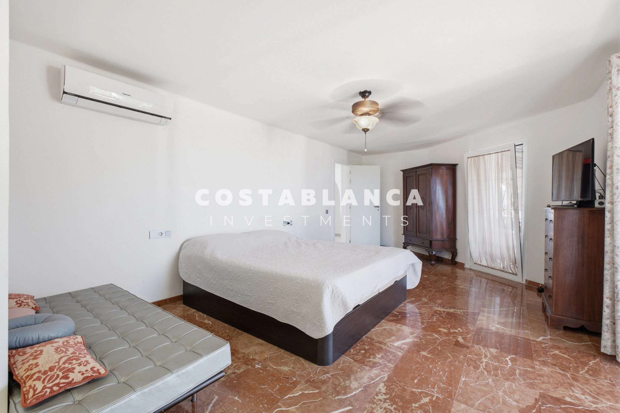 Beautiful Sea View Villa with Saltwater Pool for Sale in Alfaz Del Pi