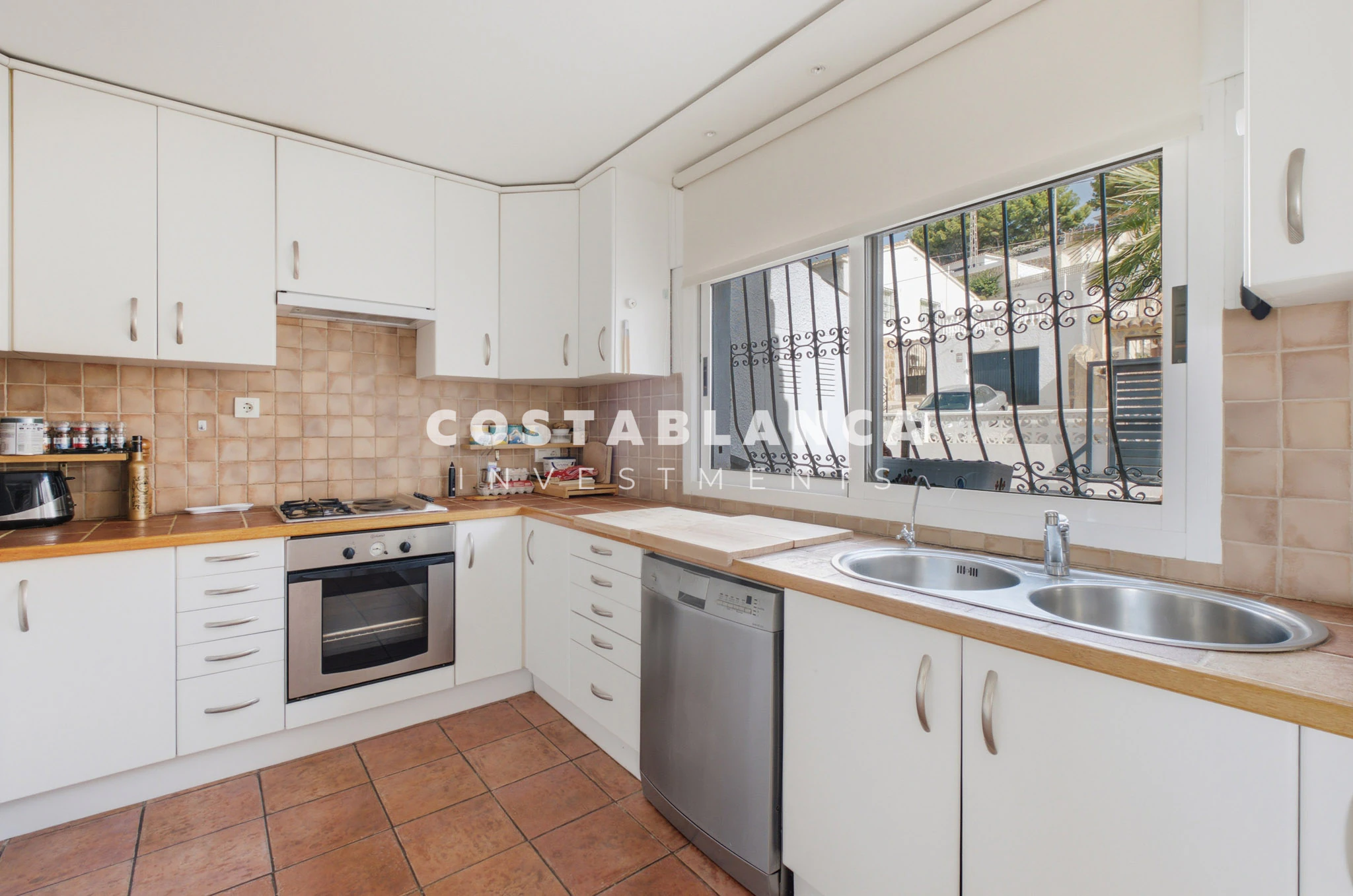 Beautiful Sea View Villa with Saltwater Pool for Sale in Alfaz Del Pi