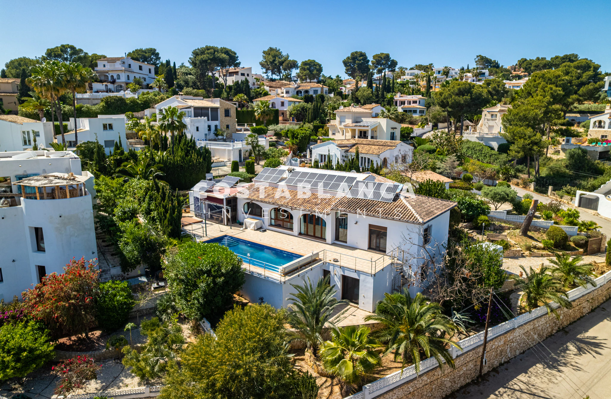 Moderne mediterrane Villa mit beheiztem Pool und offenem Blick zu verkaufen in Moraira