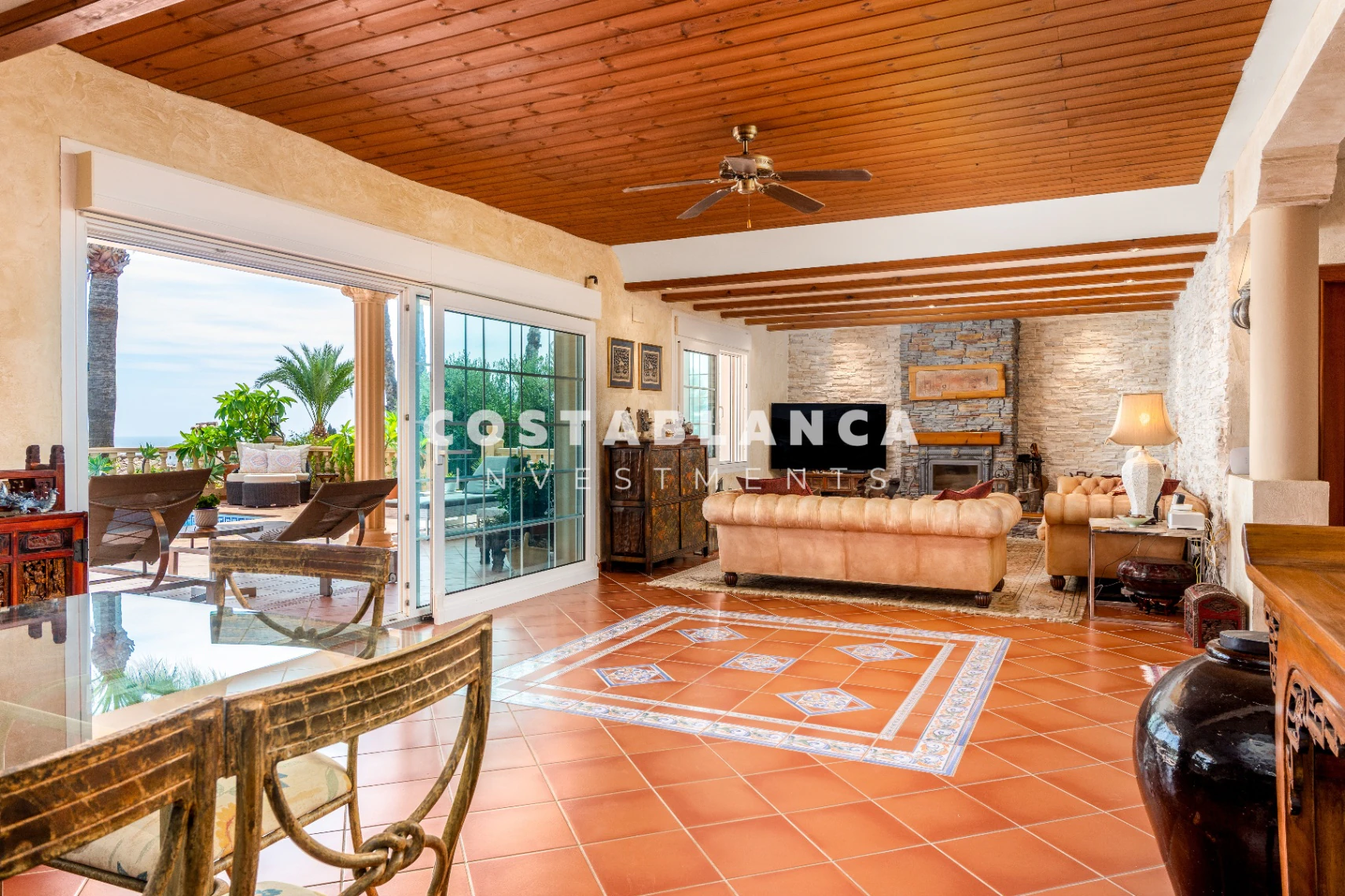 Villa de lujo con vistas al mar y piscinas cubiertas y al aire libre en venta en Benissa