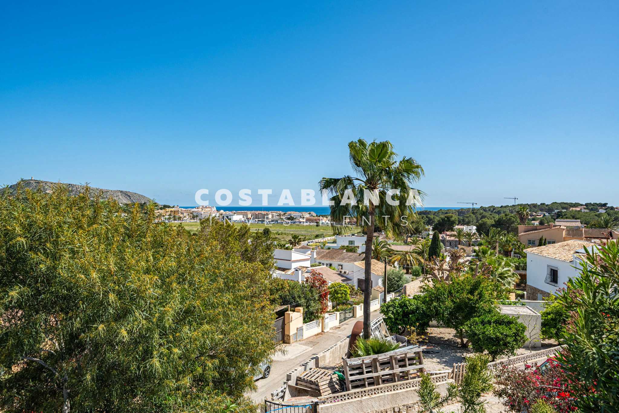 Moderne mediterrane Villa mit beheiztem Pool und offenem Blick zu verkaufen in Moraira