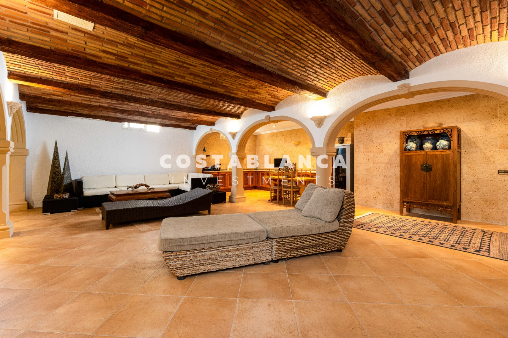 Villa de lujo con vistas al mar y piscinas cubiertas y al aire libre en venta en Benissa