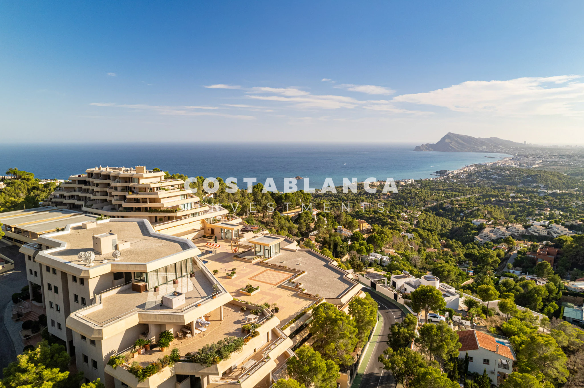 Spacious Penthouse with Stunning Sea and Mountain Views for sale in Sierra de Altea