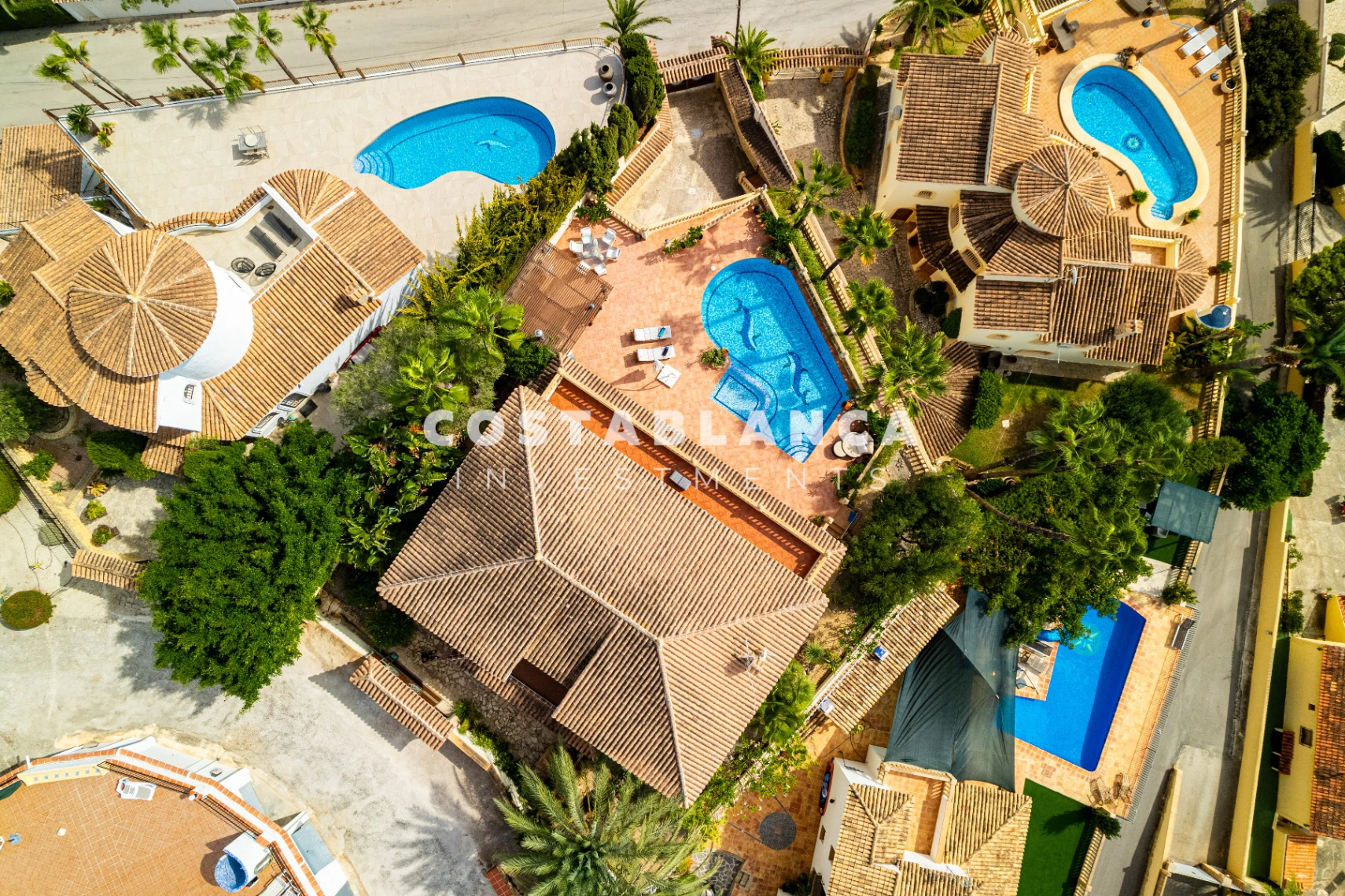 Villa de lujo con vistas al mar y piscinas cubiertas y al aire libre en venta en Benissa
