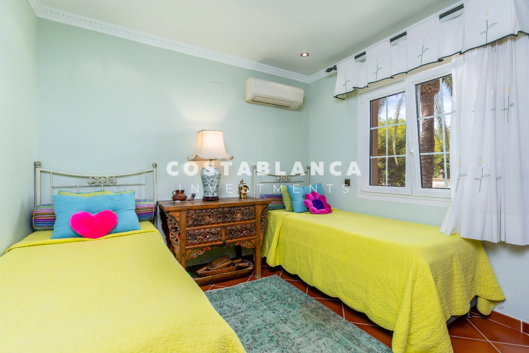 Villa de lujo con vistas al mar y piscinas cubiertas y al aire libre en venta en Benissa