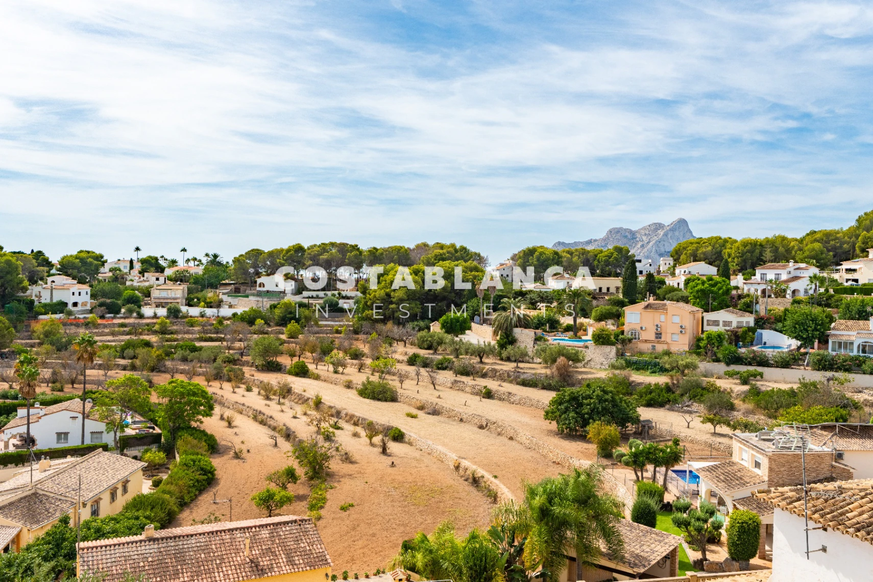 Villa de lujo con vistas al mar y piscinas cubiertas y al aire libre en venta en Benissa