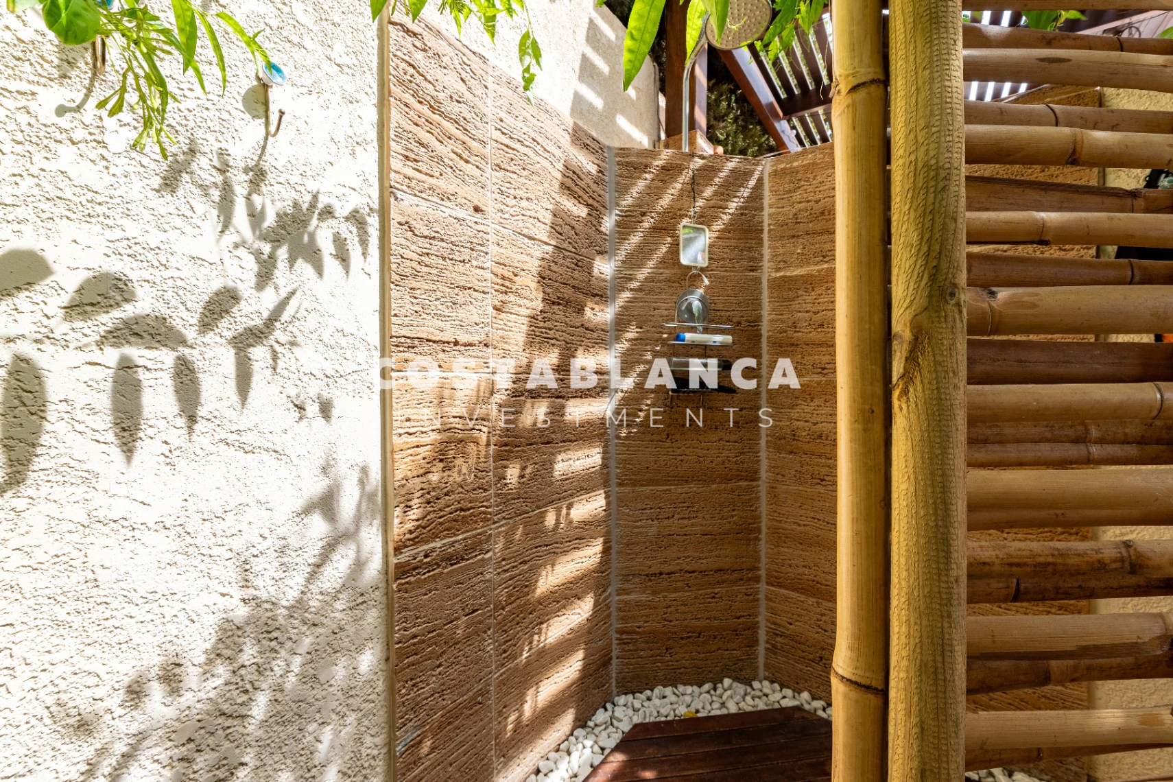 Villa de lujo con vistas al mar y piscinas cubiertas y al aire libre en venta en Benissa