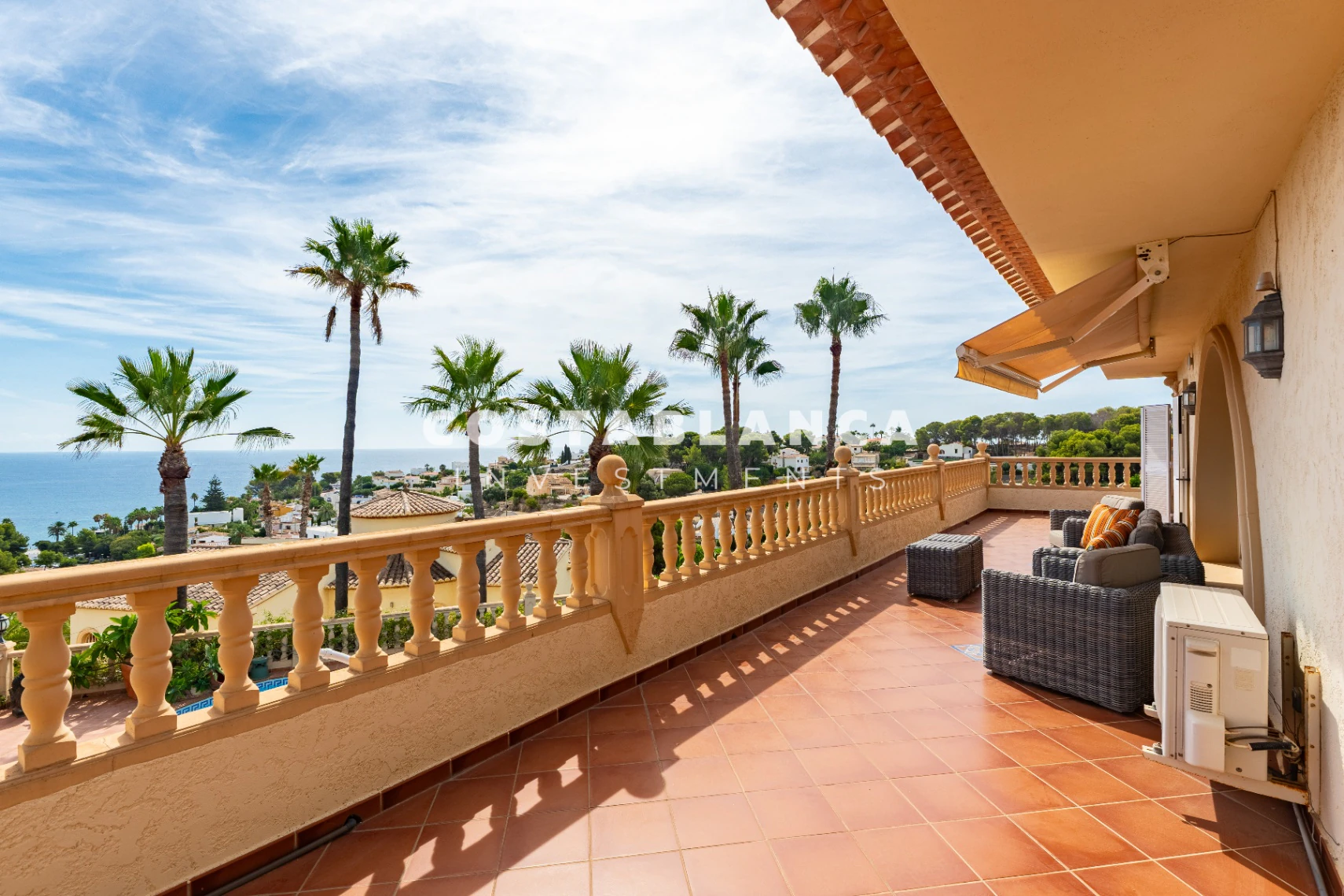 Villa de lujo con vistas al mar y piscinas cubiertas y al aire libre en venta en Benissa