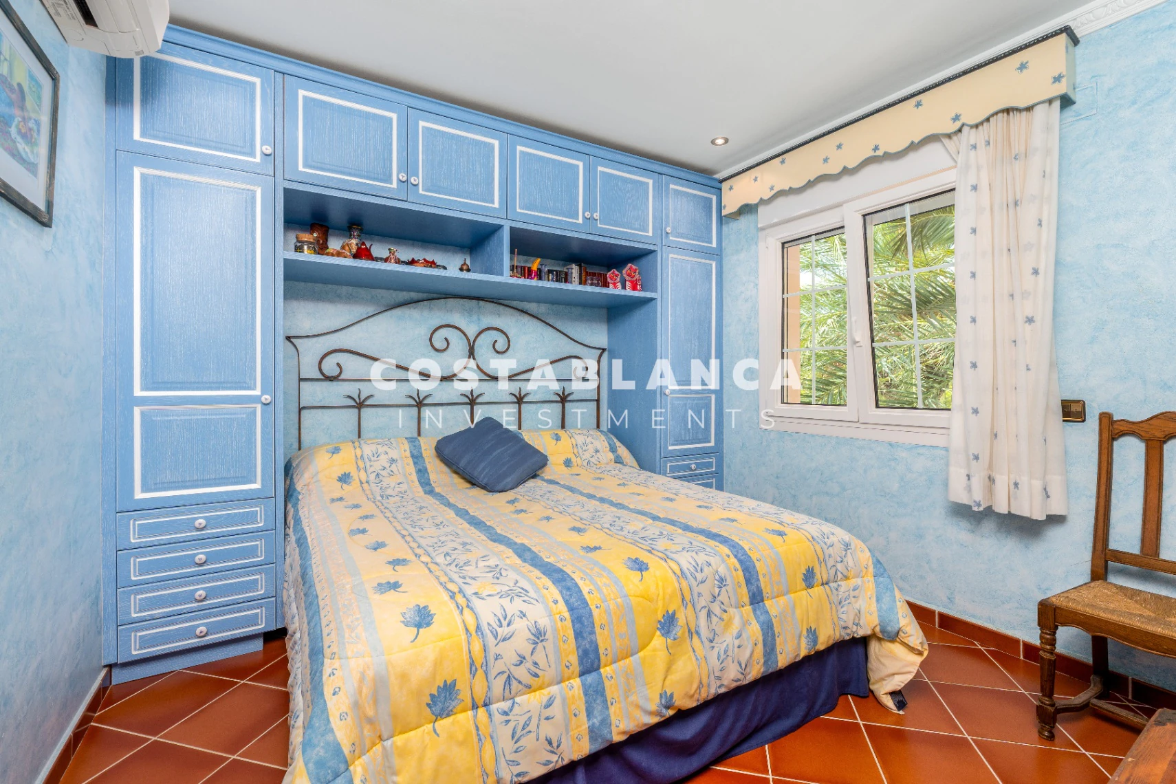 Villa de lujo con vistas al mar y piscinas cubiertas y al aire libre en venta en Benissa