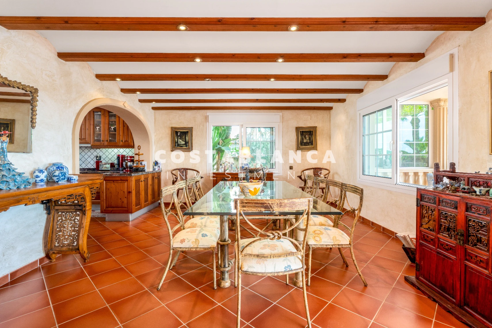 Villa de lujo con vistas al mar y piscinas cubiertas y al aire libre en venta en Benissa