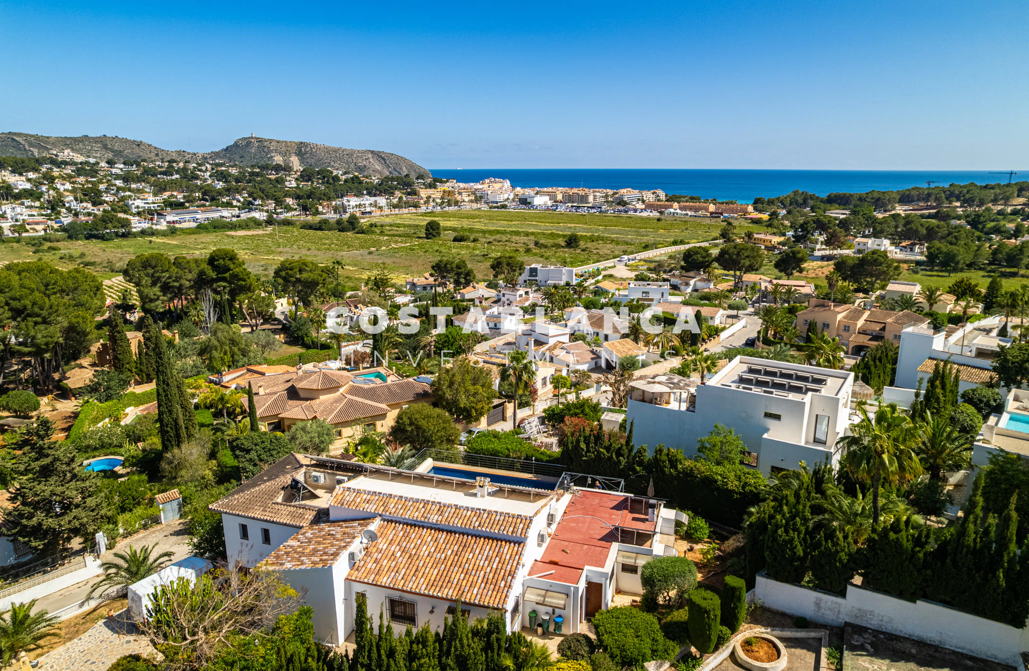 Moderne mediterrane Villa mit beheiztem Pool und offenem Blick zu verkaufen in Moraira