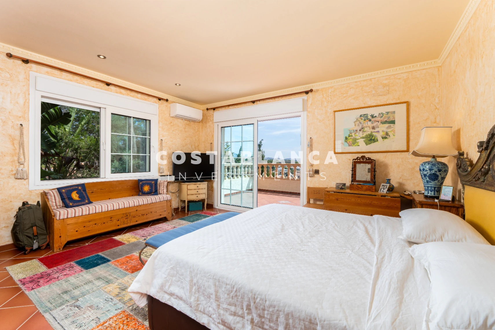 Villa de lujo con vistas al mar y piscinas cubiertas y al aire libre en venta en Benissa