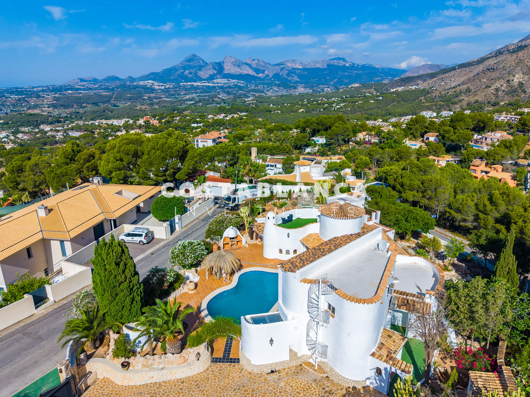 Luxury Sea View Villa with Independent Guest House  for Sale in Altea