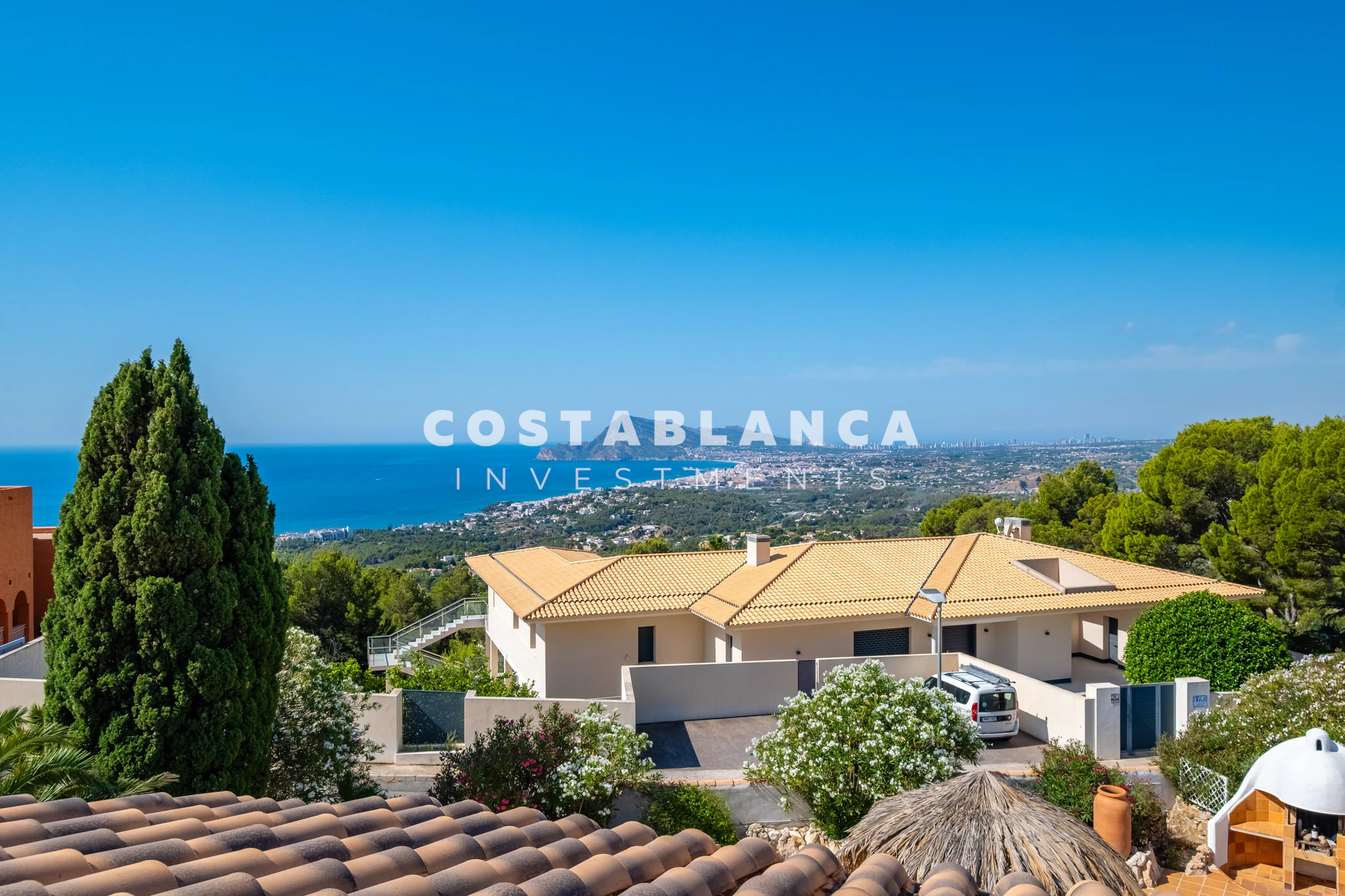 Luxury Sea View Villa with Independent Guest House  for Sale in Altea
