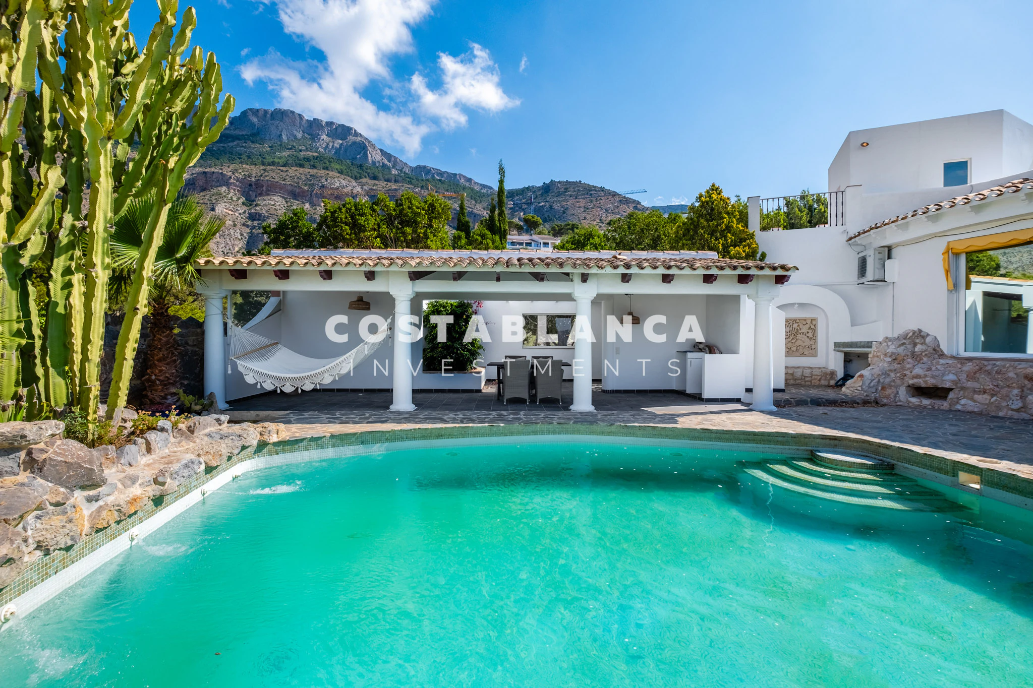 Luxury Sea View Villa with Independent Guest House  for Sale in Altea
