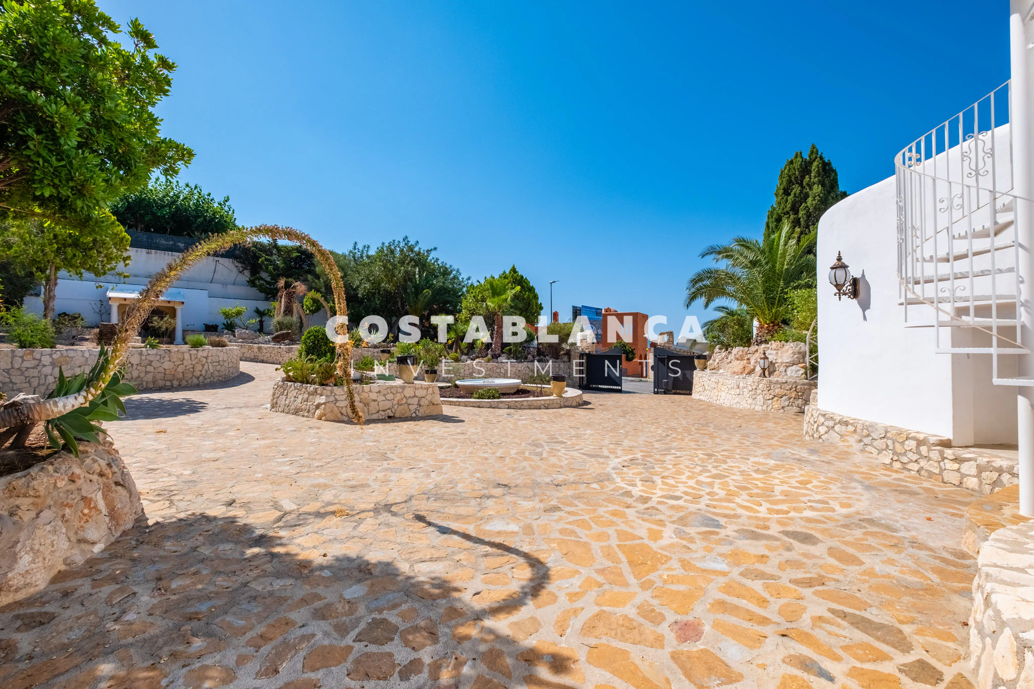 Luxury Sea View Villa with Independent Guest House  for Sale in Altea