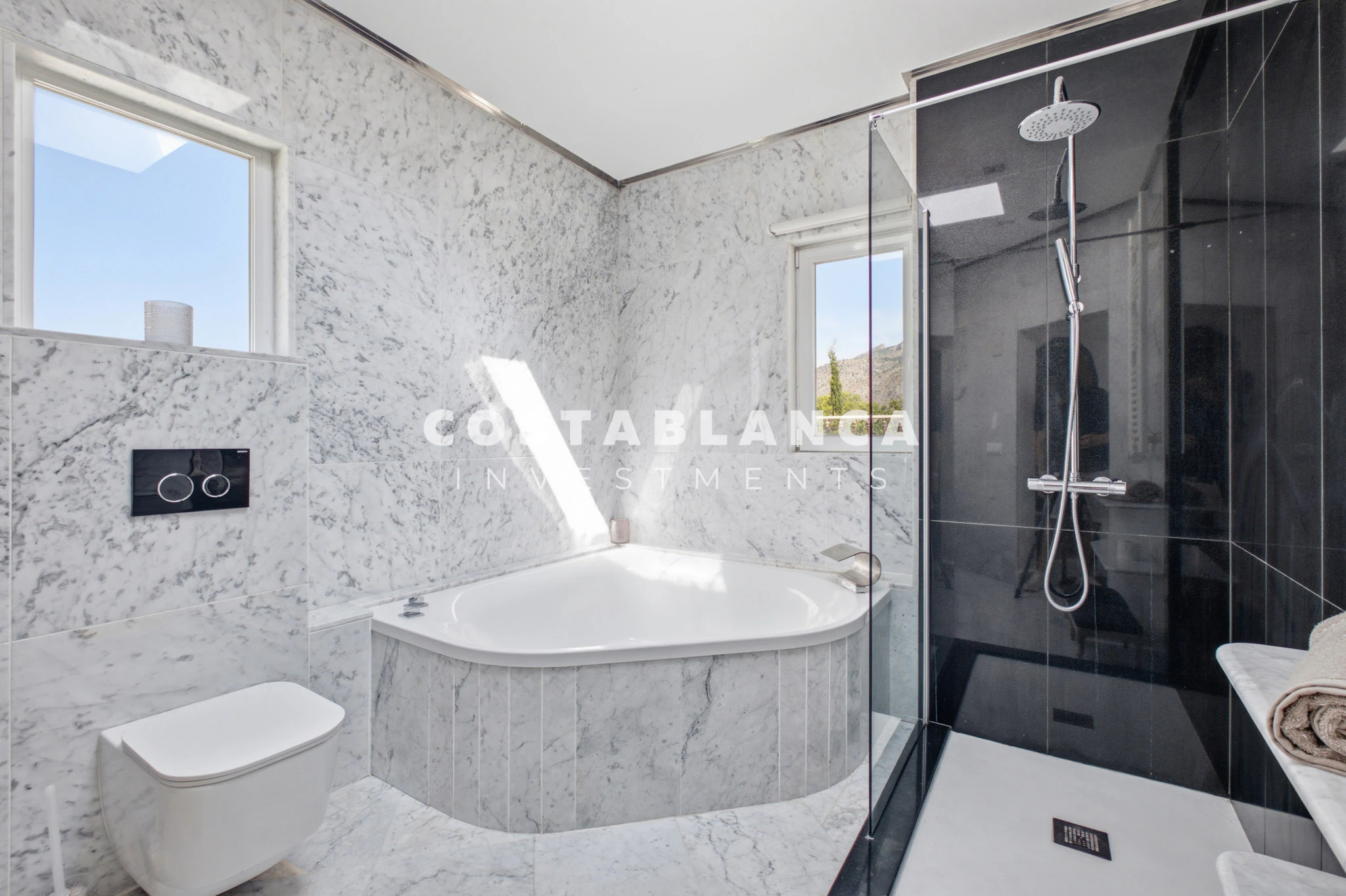 Luxury Sea View Villa with Independent Guest House  for Sale in Altea