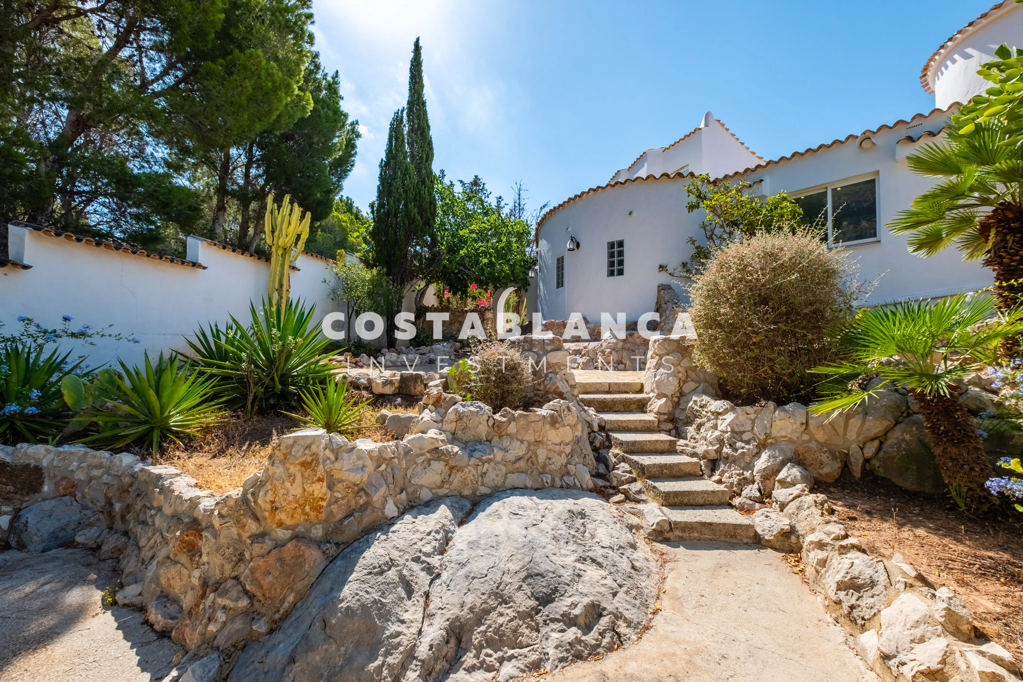 Luxury Sea View Villa with Independent Guest House  for Sale in Altea