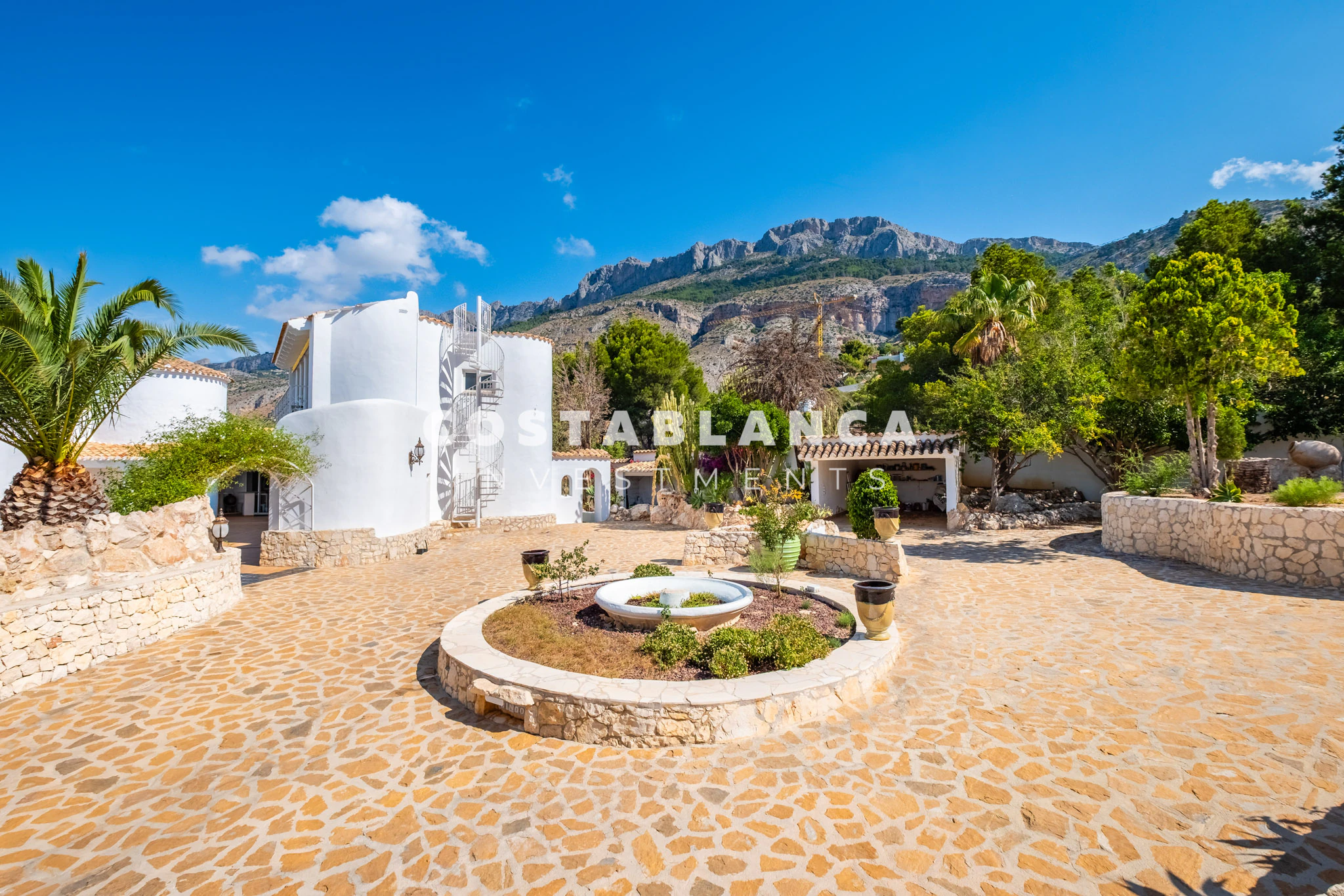 Luxury Sea View Villa with Independent Guest House  for Sale in Altea