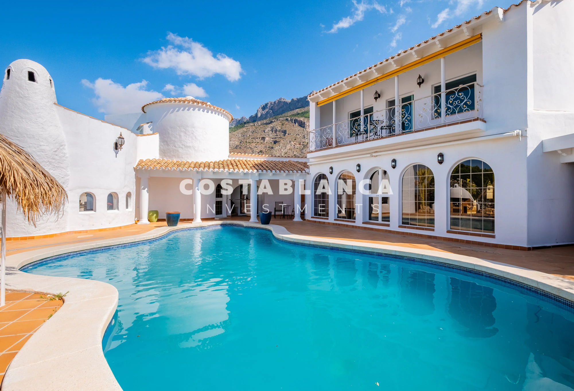 Luxury Sea View Villa with Independent Guest House  for Sale in Altea