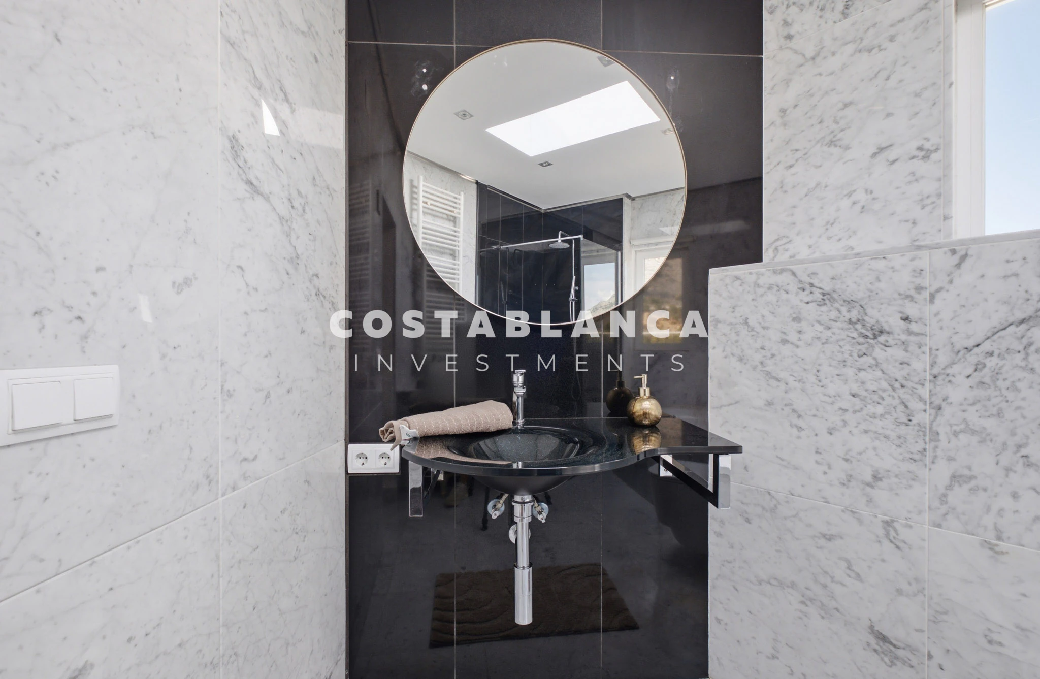Luxury Sea View Villa with Independent Guest House  for Sale in Altea