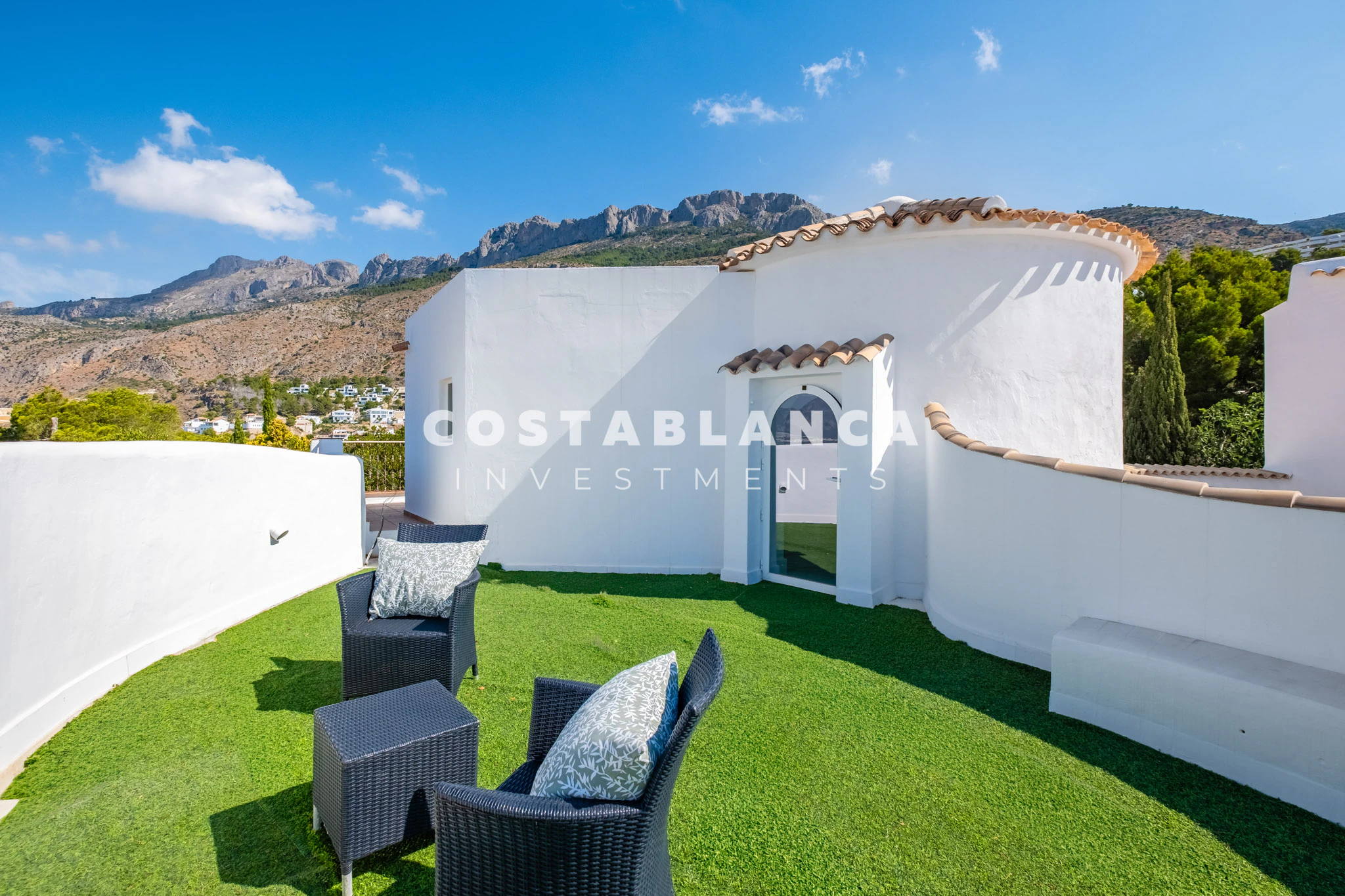 Luxury Sea View Villa with Independent Guest House  for Sale in Altea