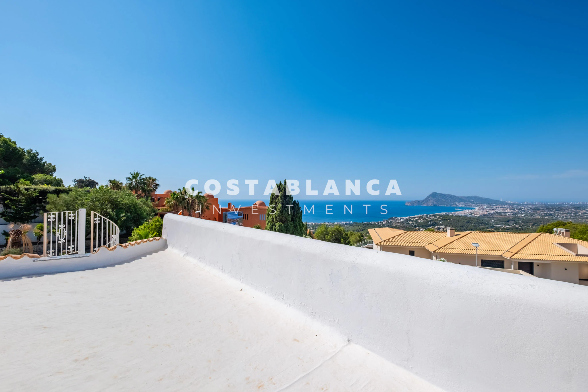 Luxury Sea View Villa with Independent Guest House  for Sale in Altea