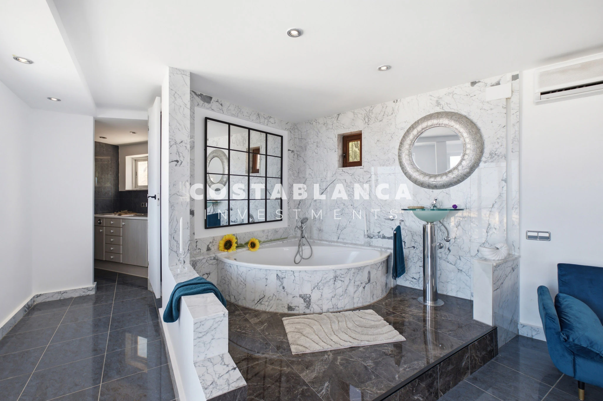 Luxury Sea View Villa with Independent Guest House  for Sale in Altea