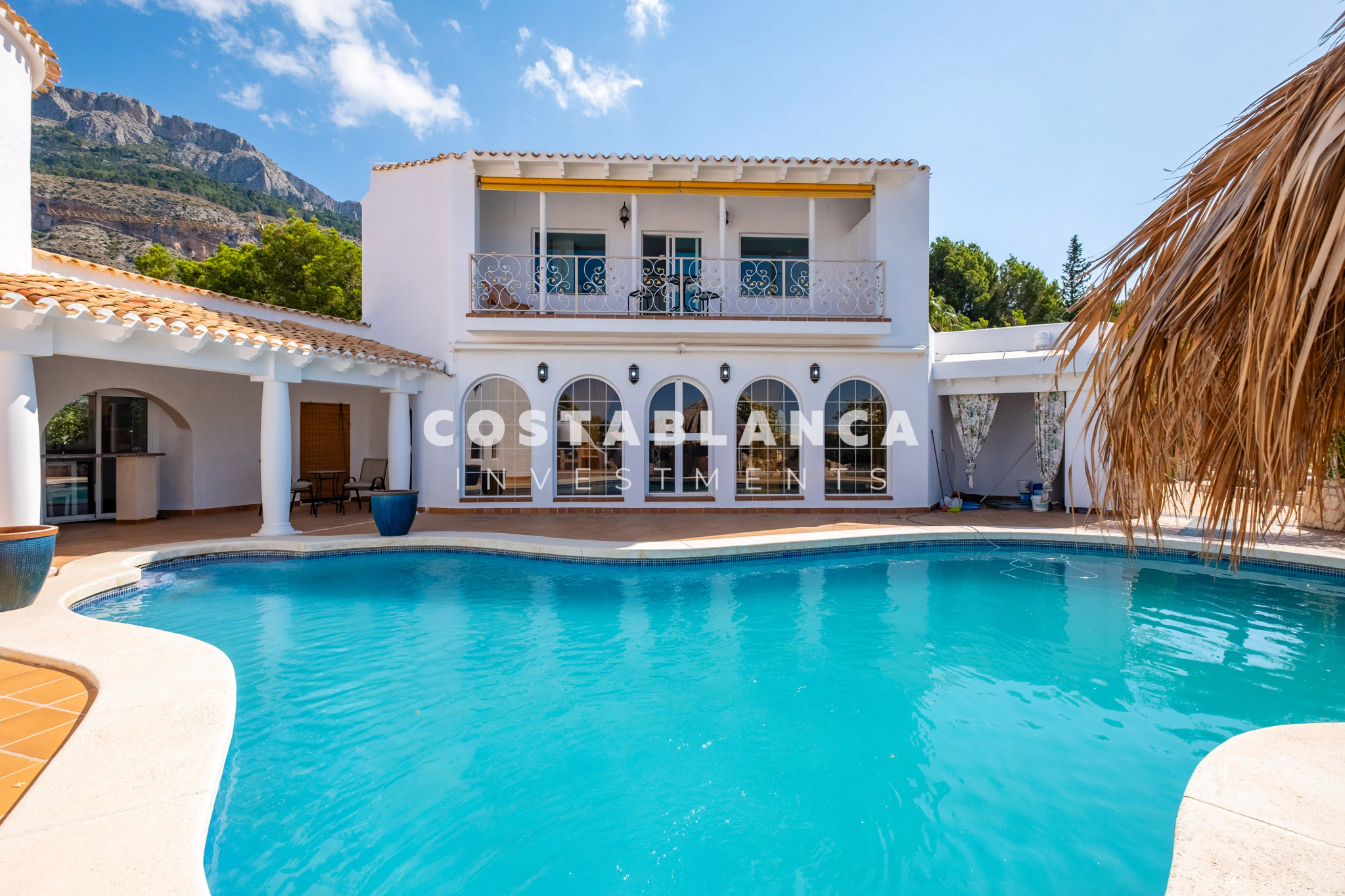 Luxury Sea View Villa with Independent Guest House  for Sale in Altea